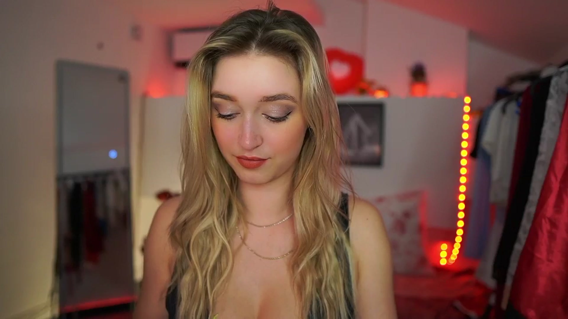 Gallery image thumbnail from Alexis__Texas's myfreecams stream on, 03/26/2025, 21:05 image 15 of 20