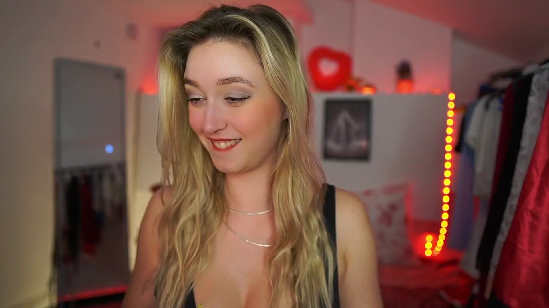 Gallery image thumbnail from Alexis__Texas's myfreecams stream on, 03/26/2025, 21:05 image 18 of 20