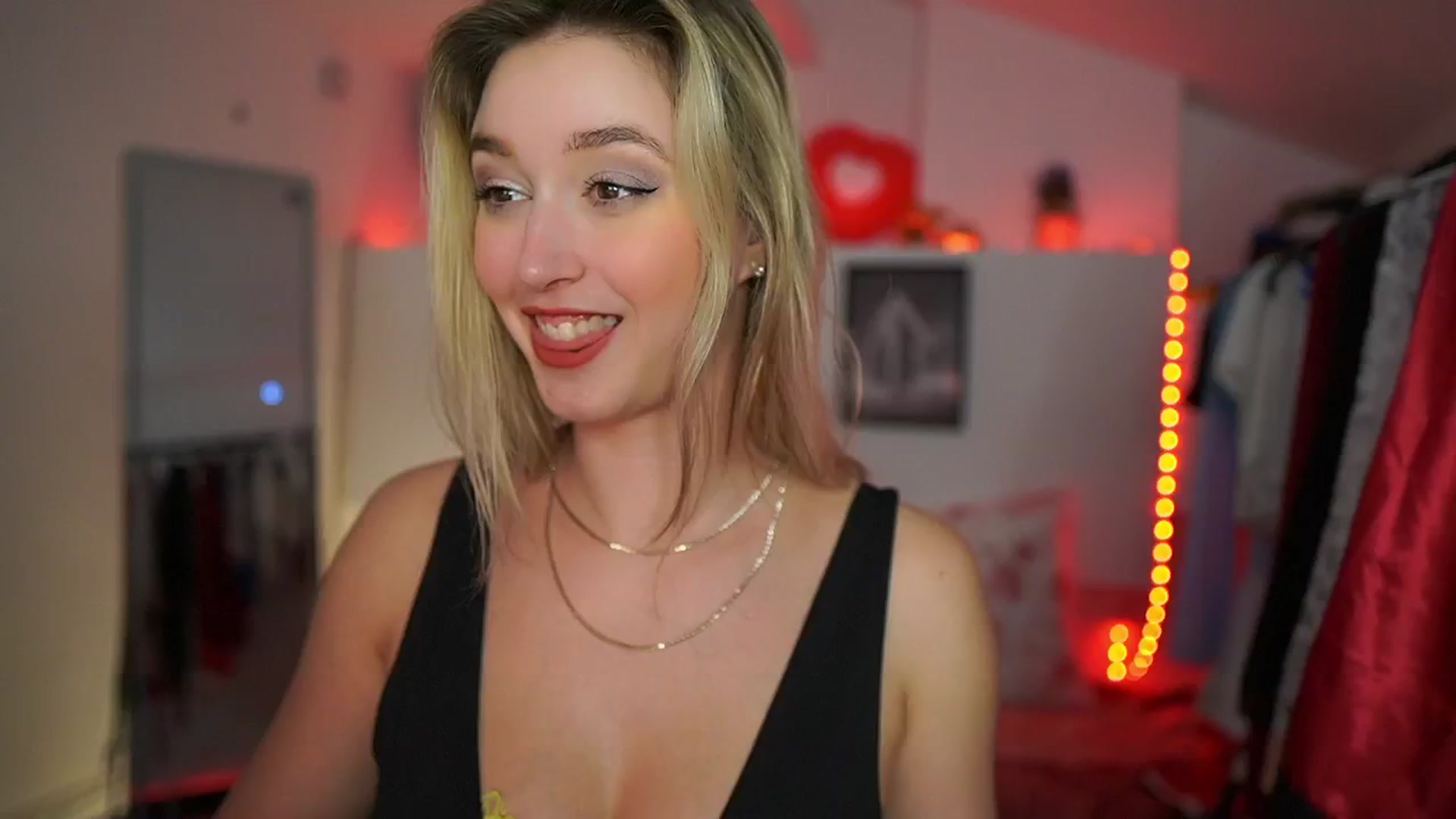 Gallery image thumbnail from Alexis__Texas's myfreecams stream on, 03/26/2025, 22:10 image 2 of 20