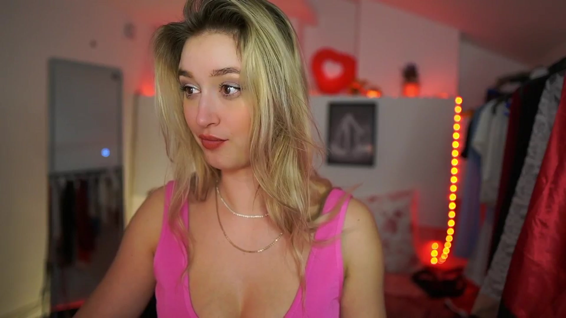 Gallery image thumbnail from Alexis__Texas's myfreecams stream on, 03/26/2025, 22:10 image 13 of 20