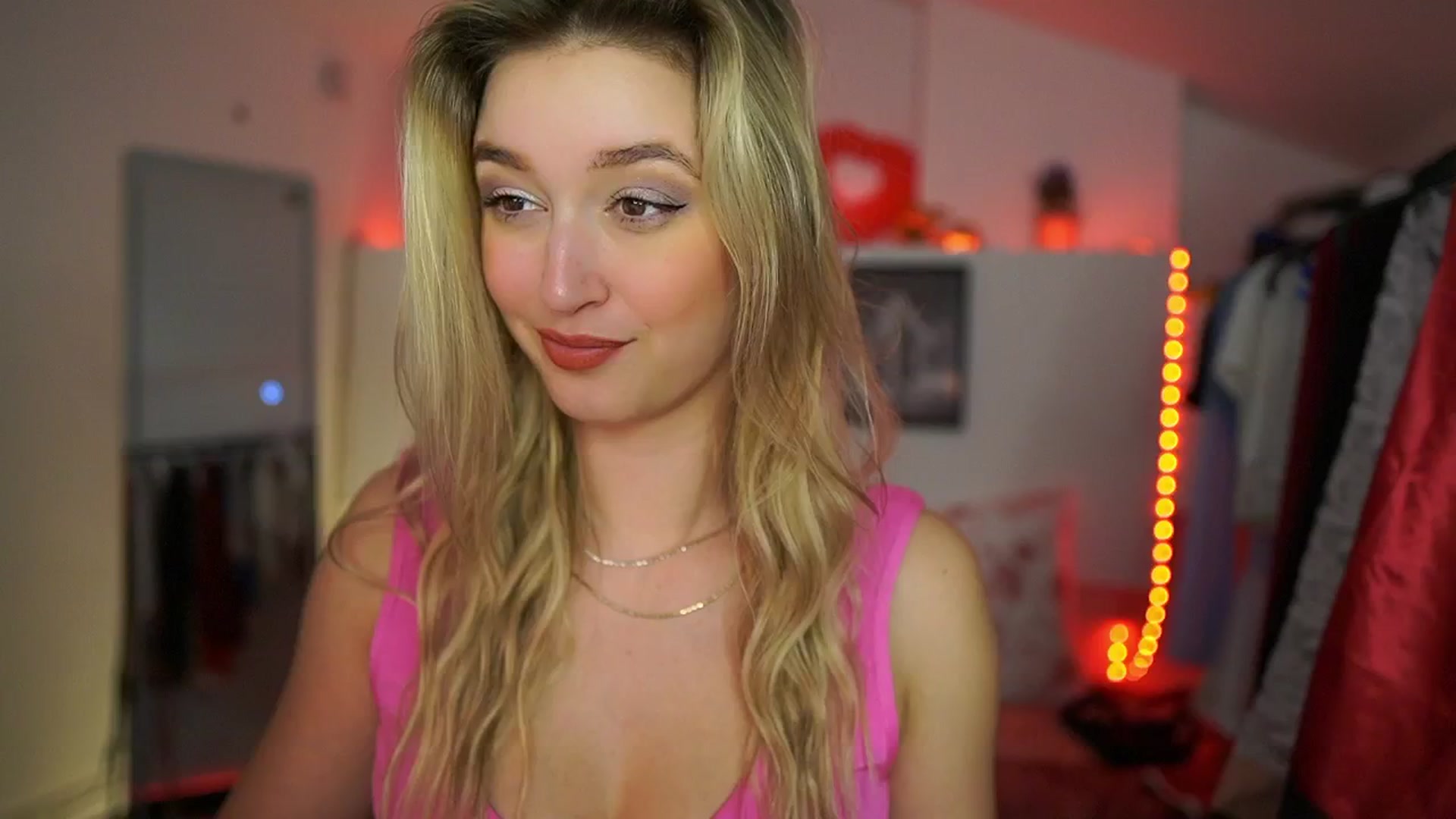 Gallery image thumbnail from Alexis__Texas's myfreecams stream on, 03/26/2025, 22:10 image 6 of 20