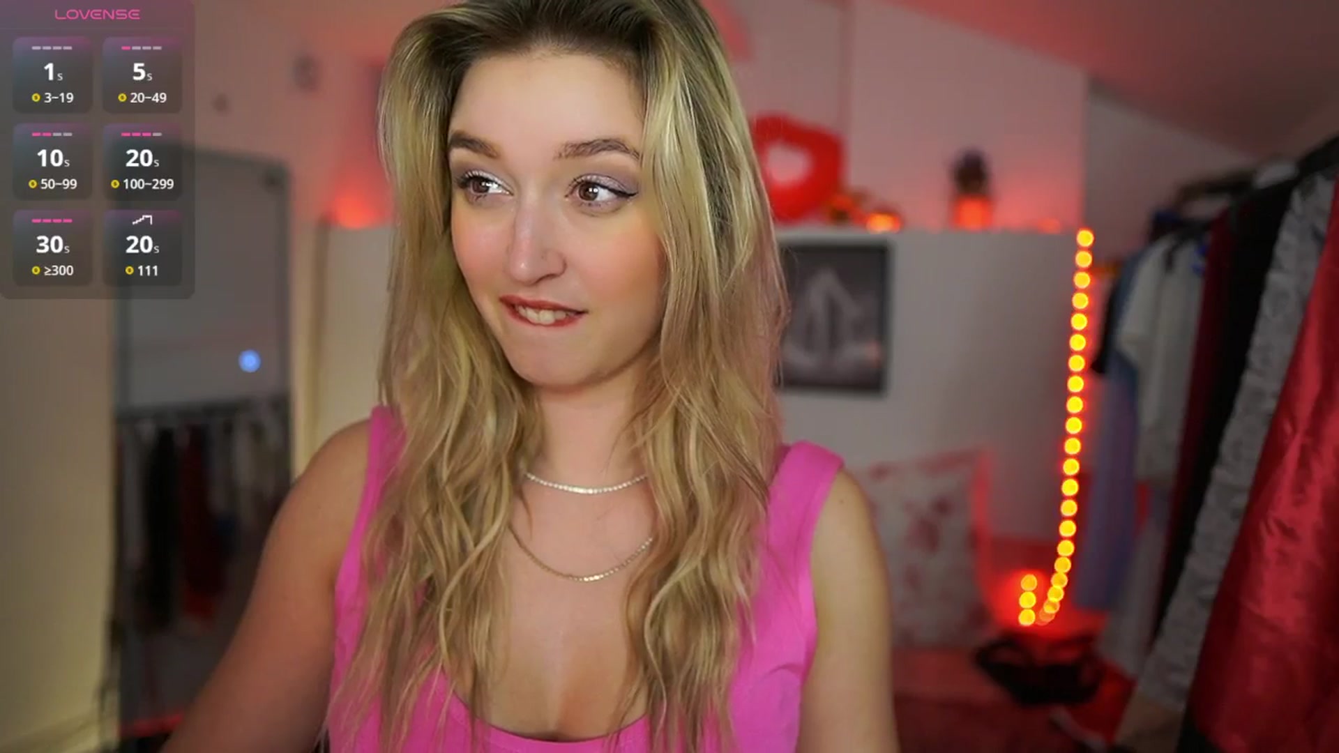Gallery image thumbnail from Alexis__Texas's myfreecams stream on, 03/26/2025, 22:10 image 16 of 20