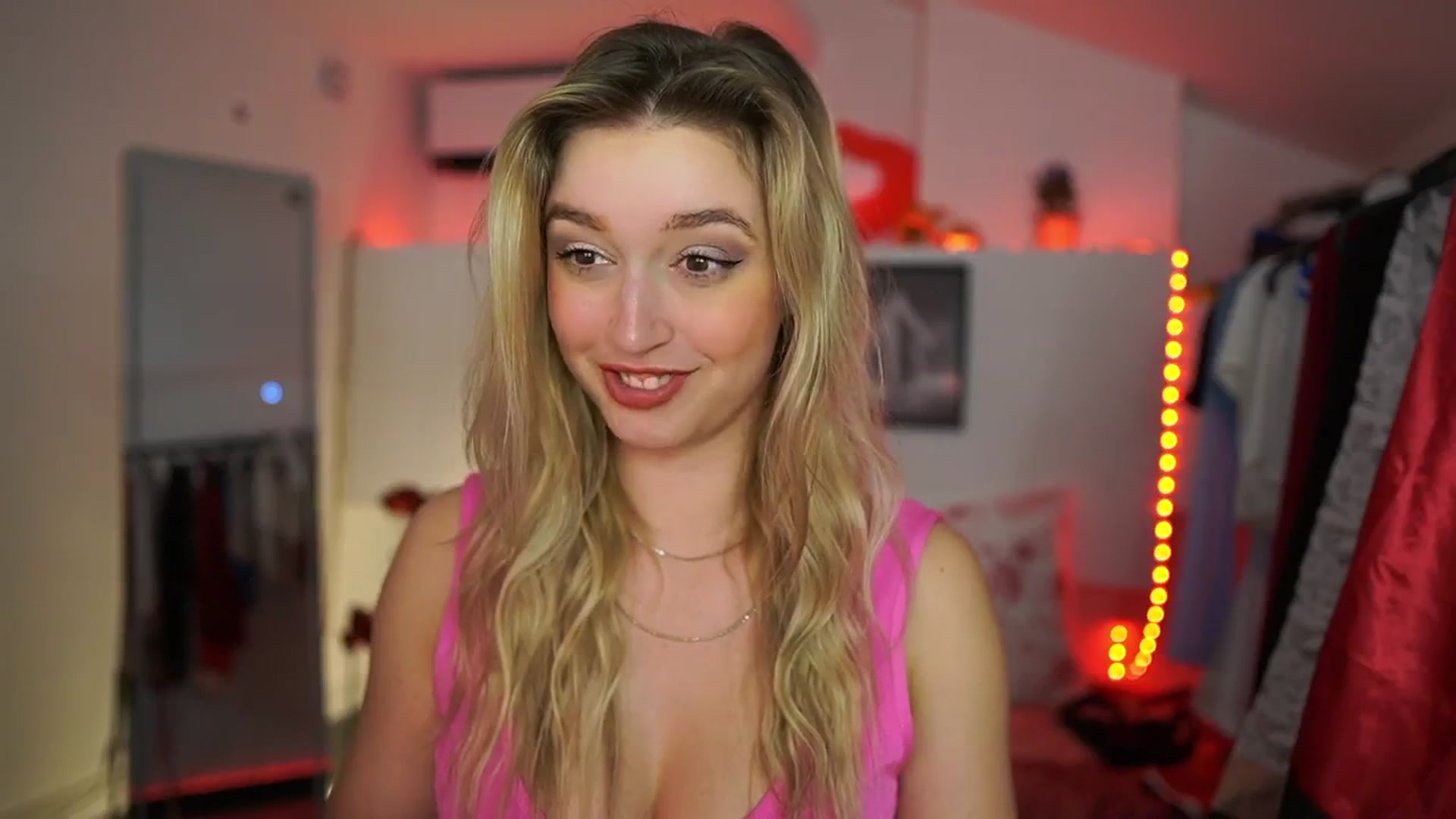 Gallery image thumbnail from Alexis__Texas's myfreecams stream on, 03/26/2025, 22:10 image 10 of 20