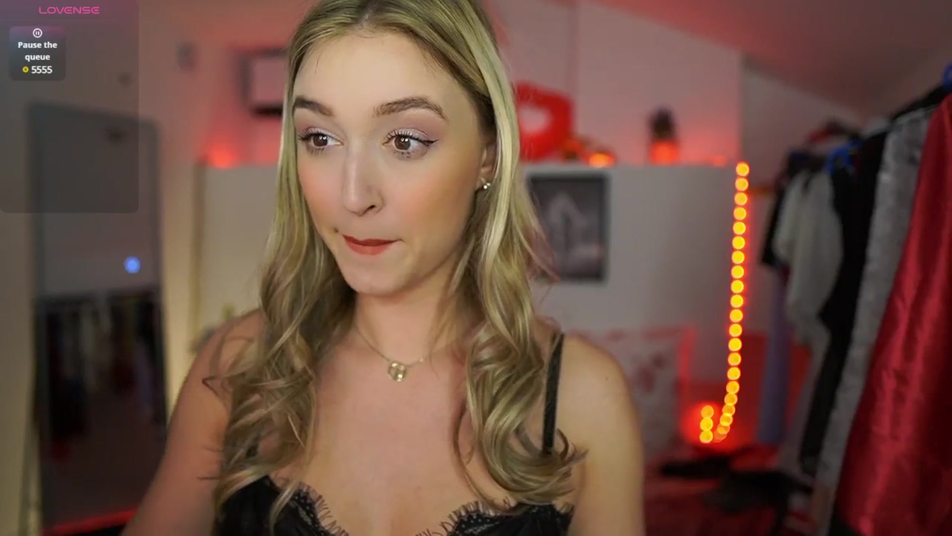 Gallery image thumbnail from Alexis__Texas's myfreecams stream on, 03/28/2025, 21:41 image 18 of 20