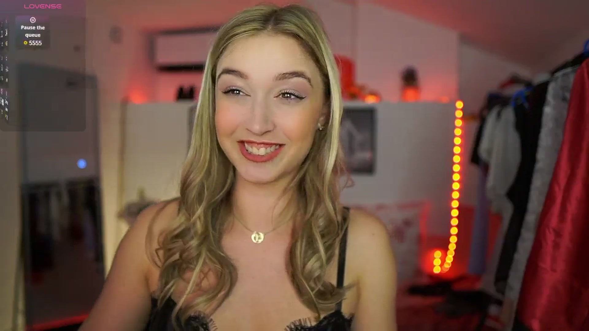 Gallery image thumbnail from Alexis__Texas's myfreecams stream on, 03/28/2025, 21:41 image 19 of 20
