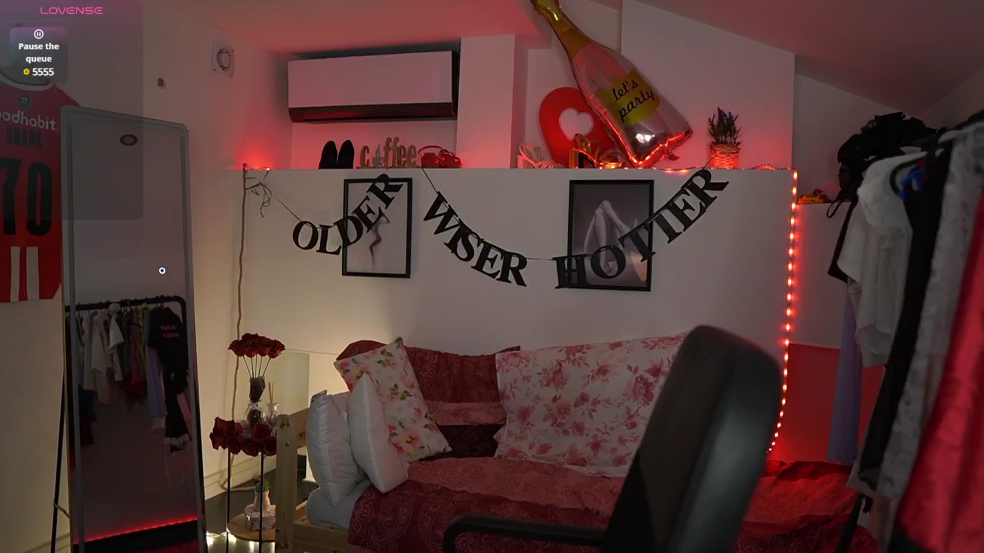 Gallery image thumbnail from Alexis__Texas's myfreecams stream on, 04/01/2025, 20:31 image 5 of 20