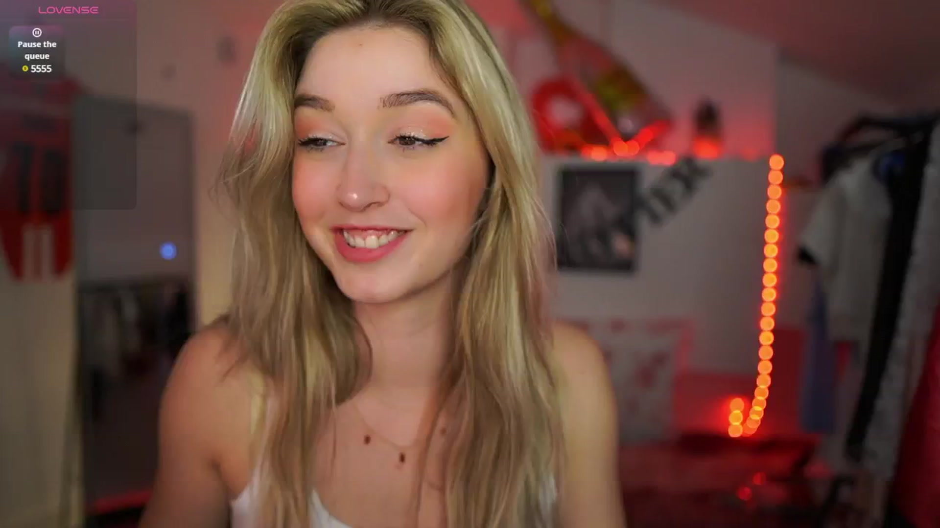 Gallery image thumbnail from Alexis__Texas's myfreecams stream on, 04/04/2025, 19:36 image 16 of 20