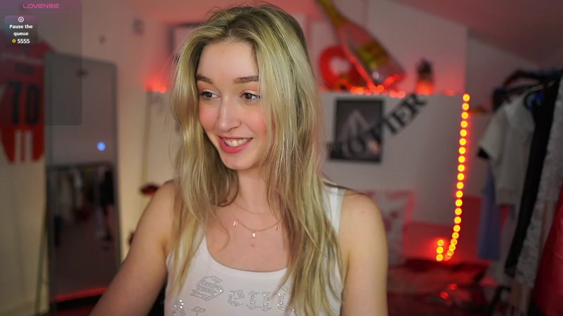 Gallery image thumbnail from Alexis__Texas's myfreecams stream on, 04/04/2025, 21:38 image 3 of 20