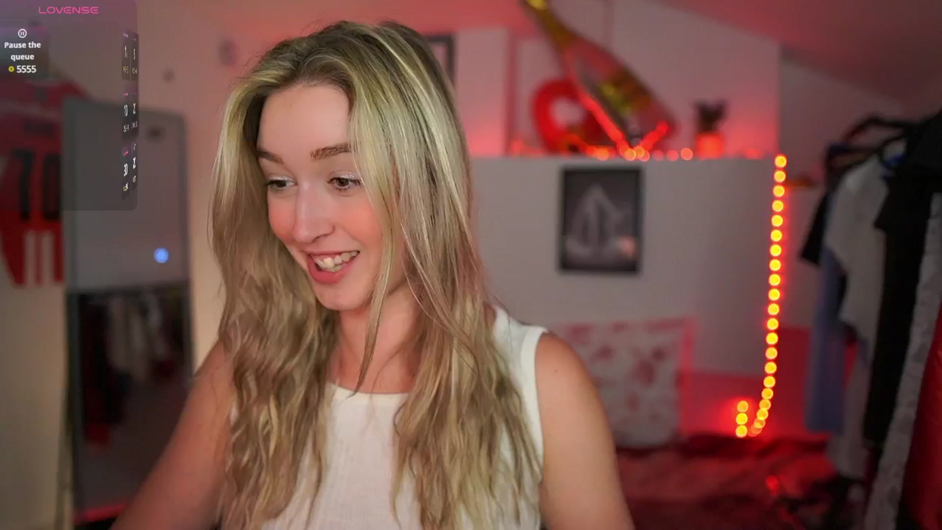 Gallery image thumbnail from Alexis__Texas's myfreecams stream on, 04/09/2025, 20:54 image 16 of 20