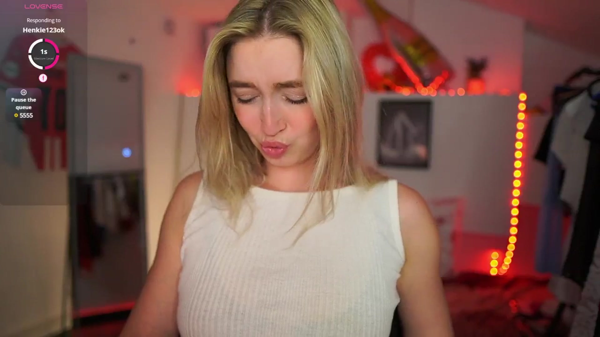 Gallery image thumbnail from Alexis__Texas's myfreecams stream on, 04/09/2025, 23:44 image 5 of 20