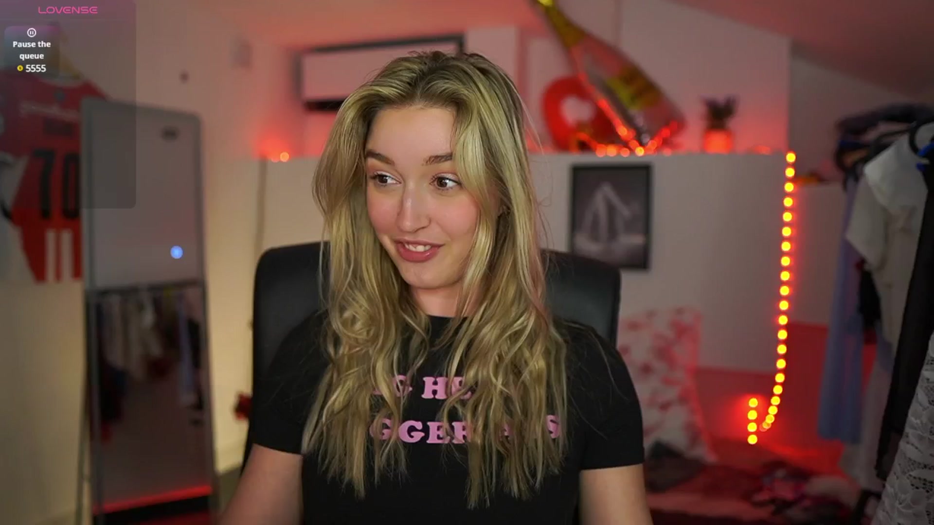 Gallery image thumbnail from Alexis__Texas's myfreecams stream on, 04/11/2025, 22:33 image 14 of 20