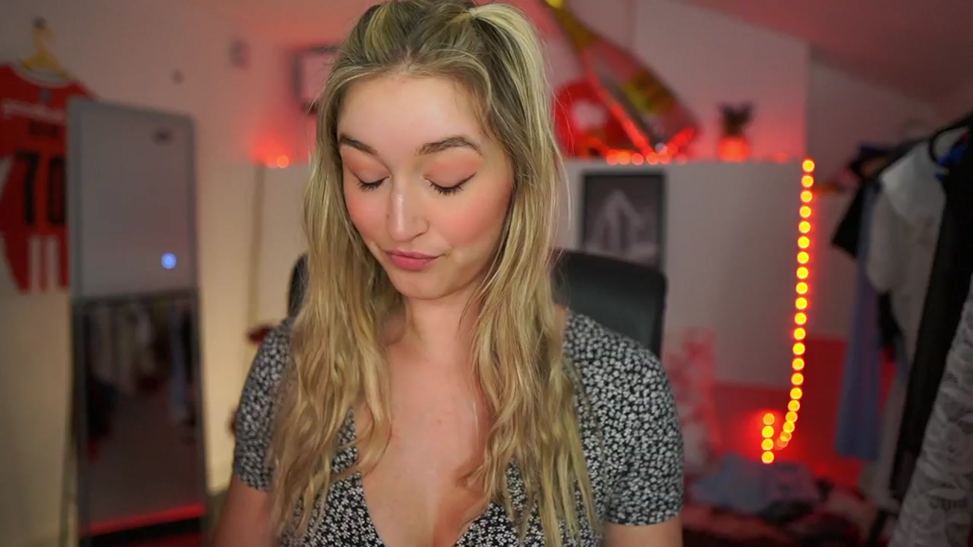 Gallery image thumbnail from Alexis__Texas's myfreecams stream on, 04/12/2025, 15:04 image 3 of 20