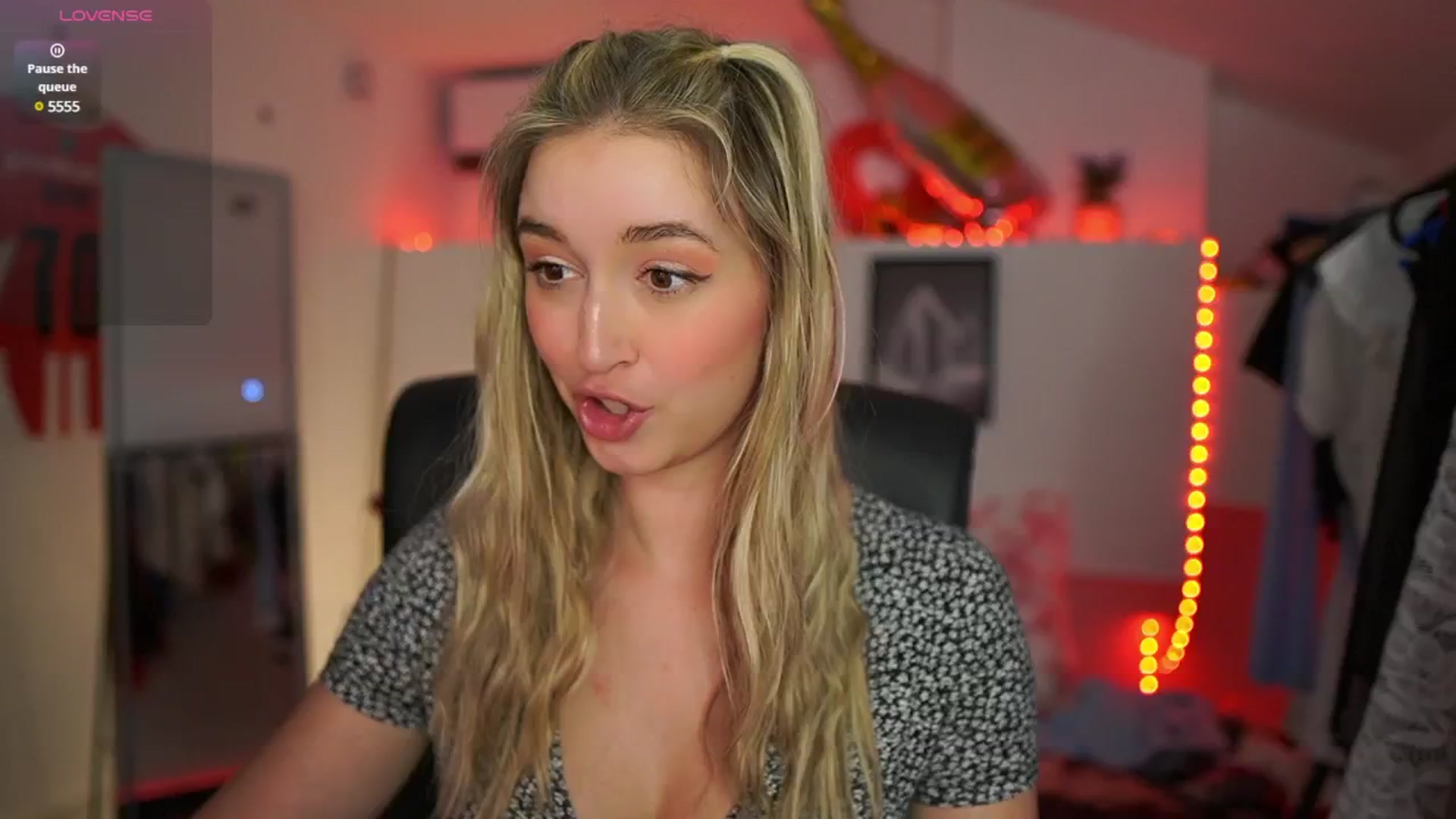 Gallery image thumbnail from Alexis__Texas's myfreecams stream on, 04/12/2025, 15:04 image 19 of 20