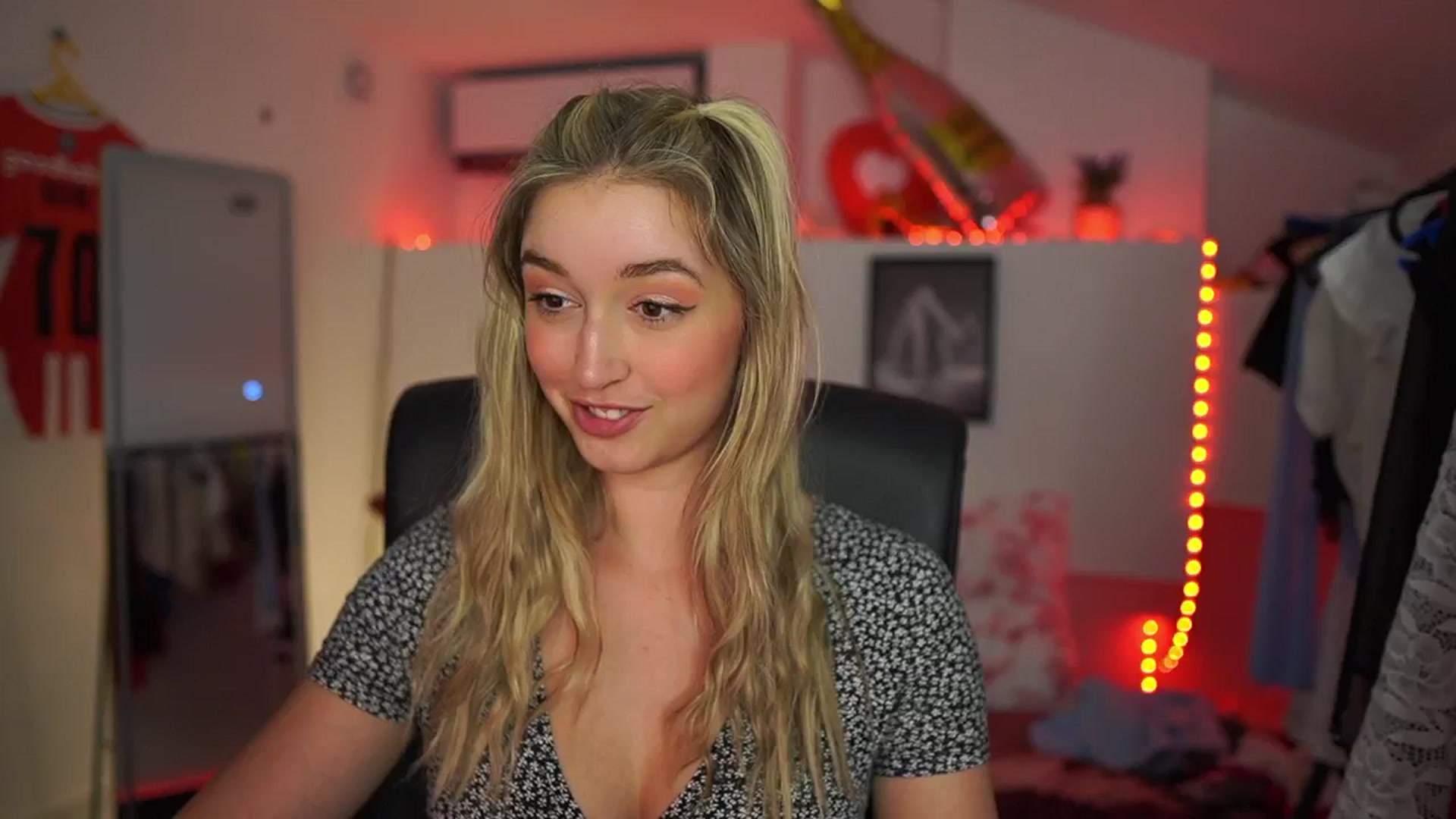 Gallery image thumbnail from Alexis__Texas's myfreecams stream on, 04/12/2025, 15:04 image 4 of 20