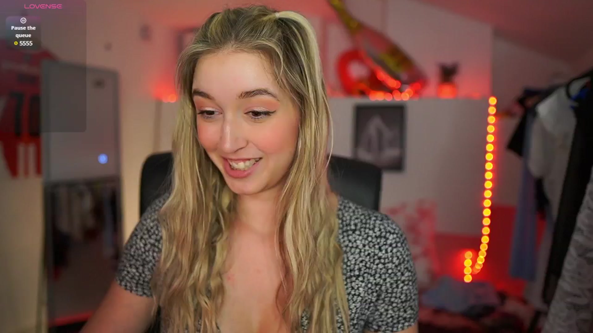 Gallery image thumbnail from Alexis__Texas's myfreecams stream on, 04/12/2025, 15:04 image 20 of 20