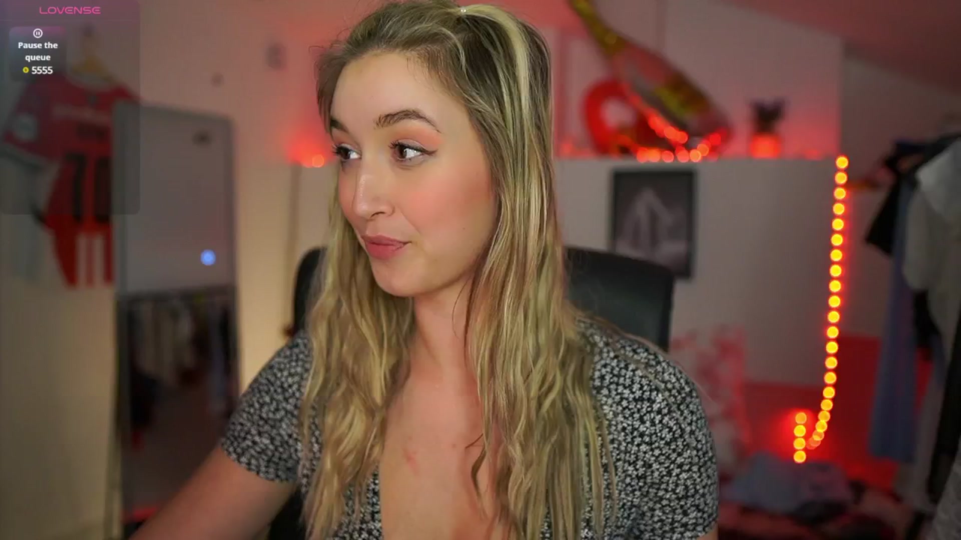 Gallery image thumbnail from Alexis__Texas's myfreecams stream on, 04/12/2025, 17:45 image 11 of 20