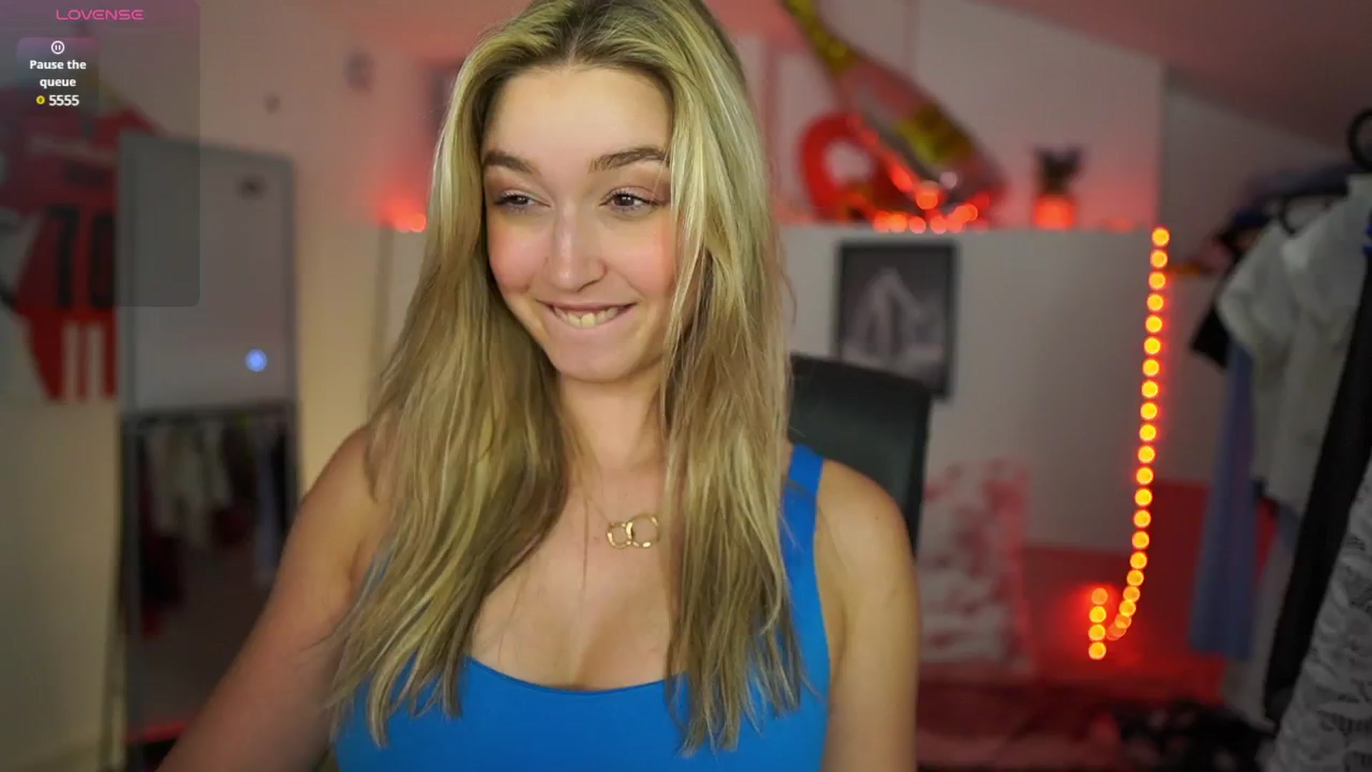 Gallery image thumbnail from Alexis__Texas's myfreecams stream on, 04/13/2025, 22:19 image 10 of 20