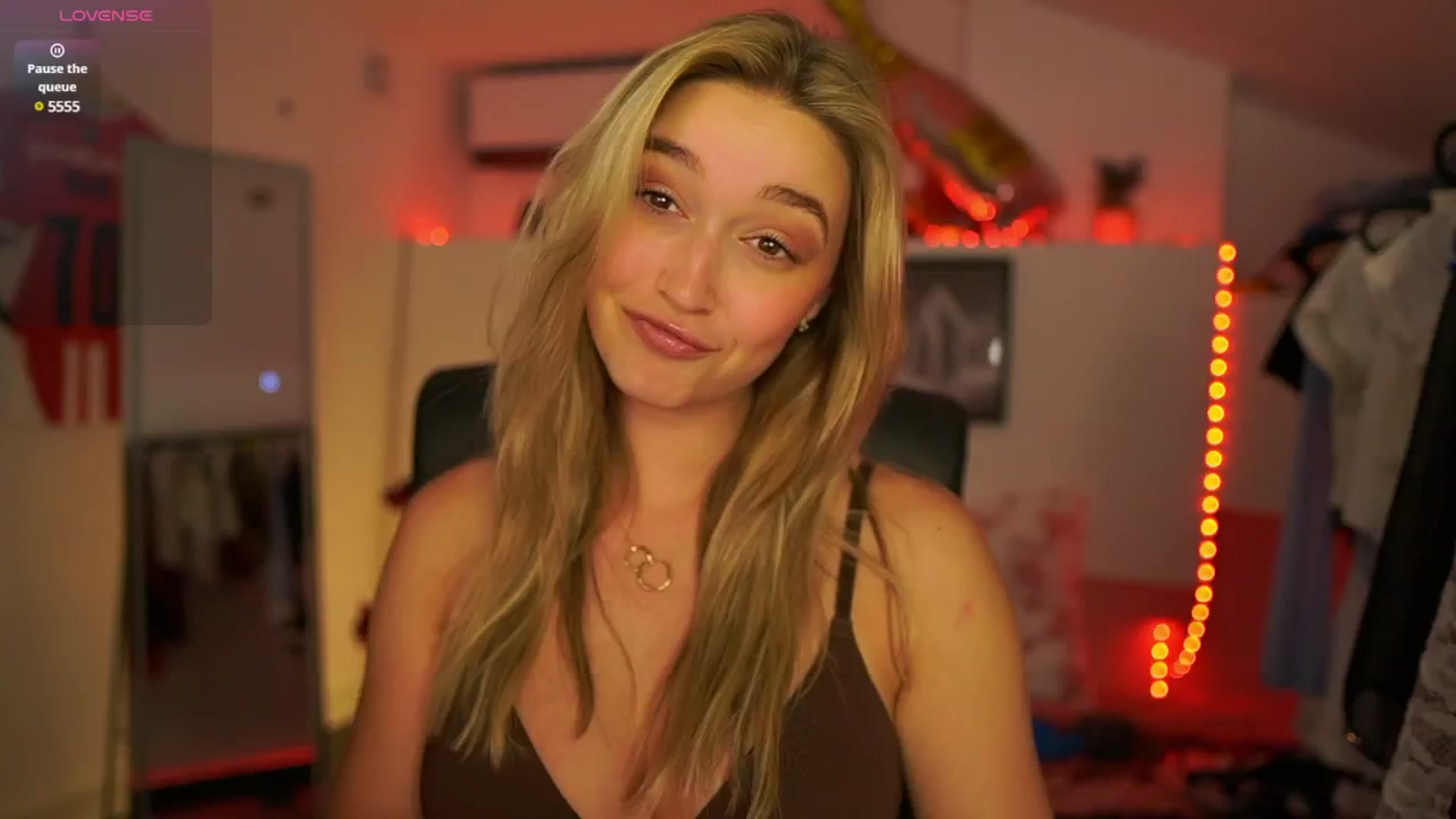 Gallery image thumbnail from Alexis__Texas's myfreecams stream on, 04/13/2025, 23:15 image 13 of 20
