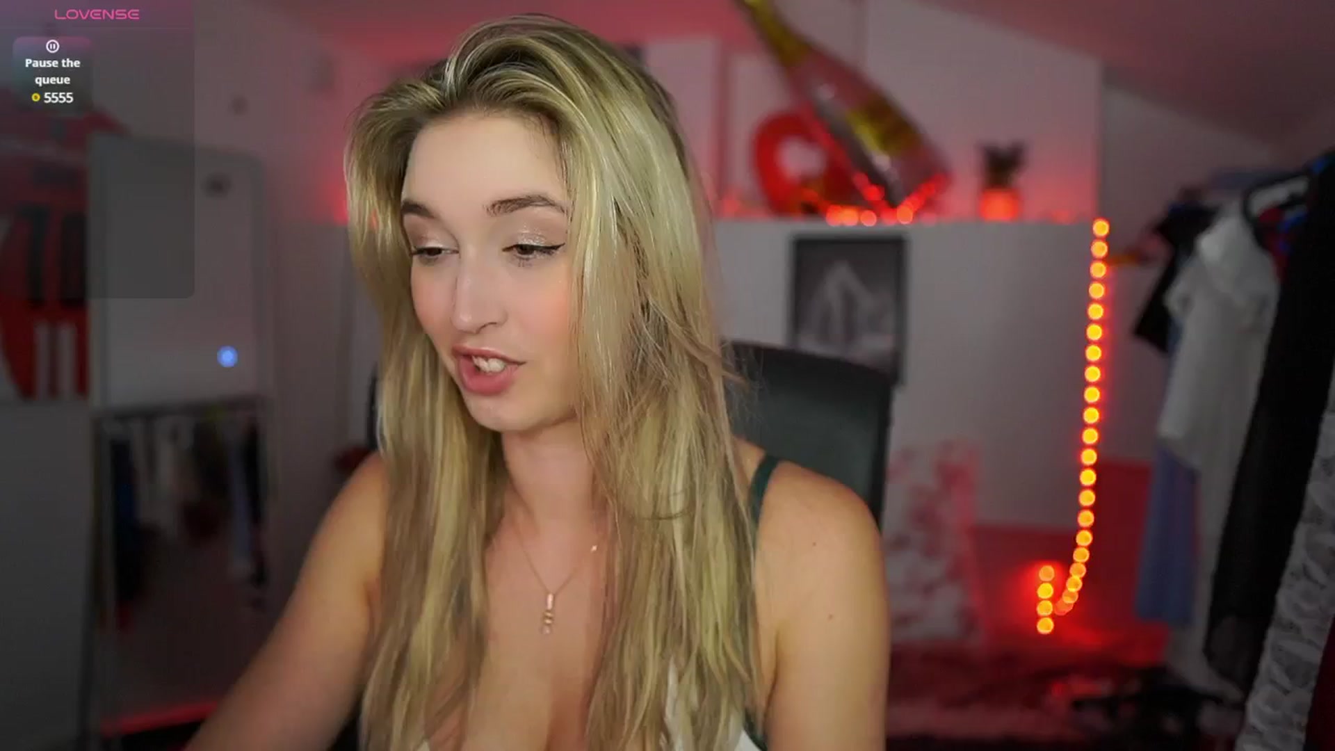 Gallery image thumbnail from Alexis__Texas's myfreecams stream on, 04/15/2025, 20:52 image 5 of 20
