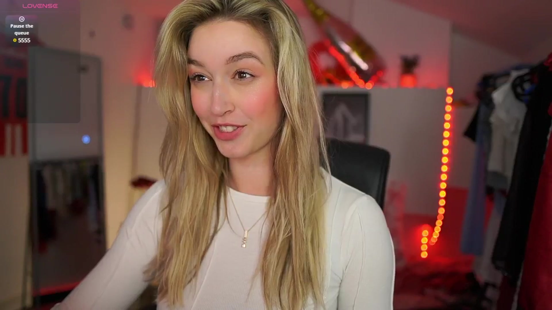 Gallery image thumbnail from Alexis__Texas's myfreecams stream on, 04/25/2025, 22:29 image 9 of 20