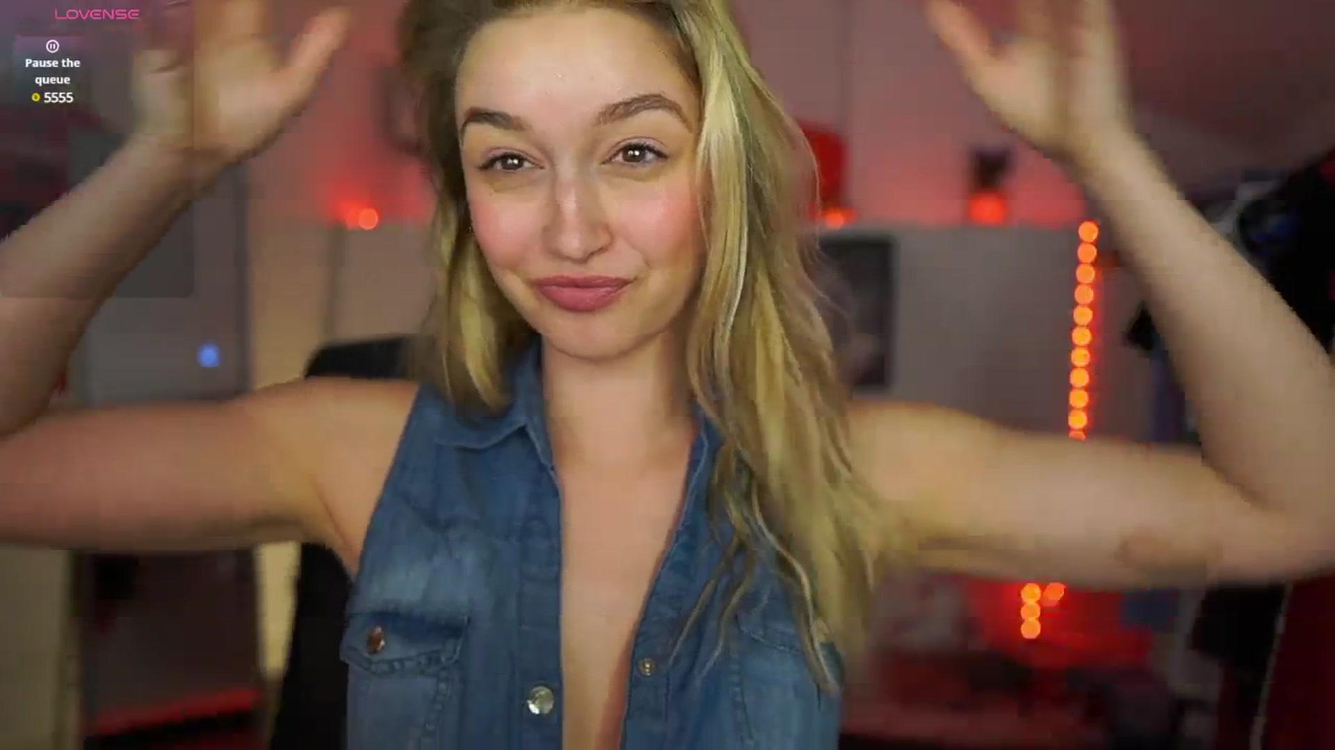 Gallery image thumbnail from Alexis__Texas's myfreecams stream on, 04/26/2025, 14:22 image 17 of 20
