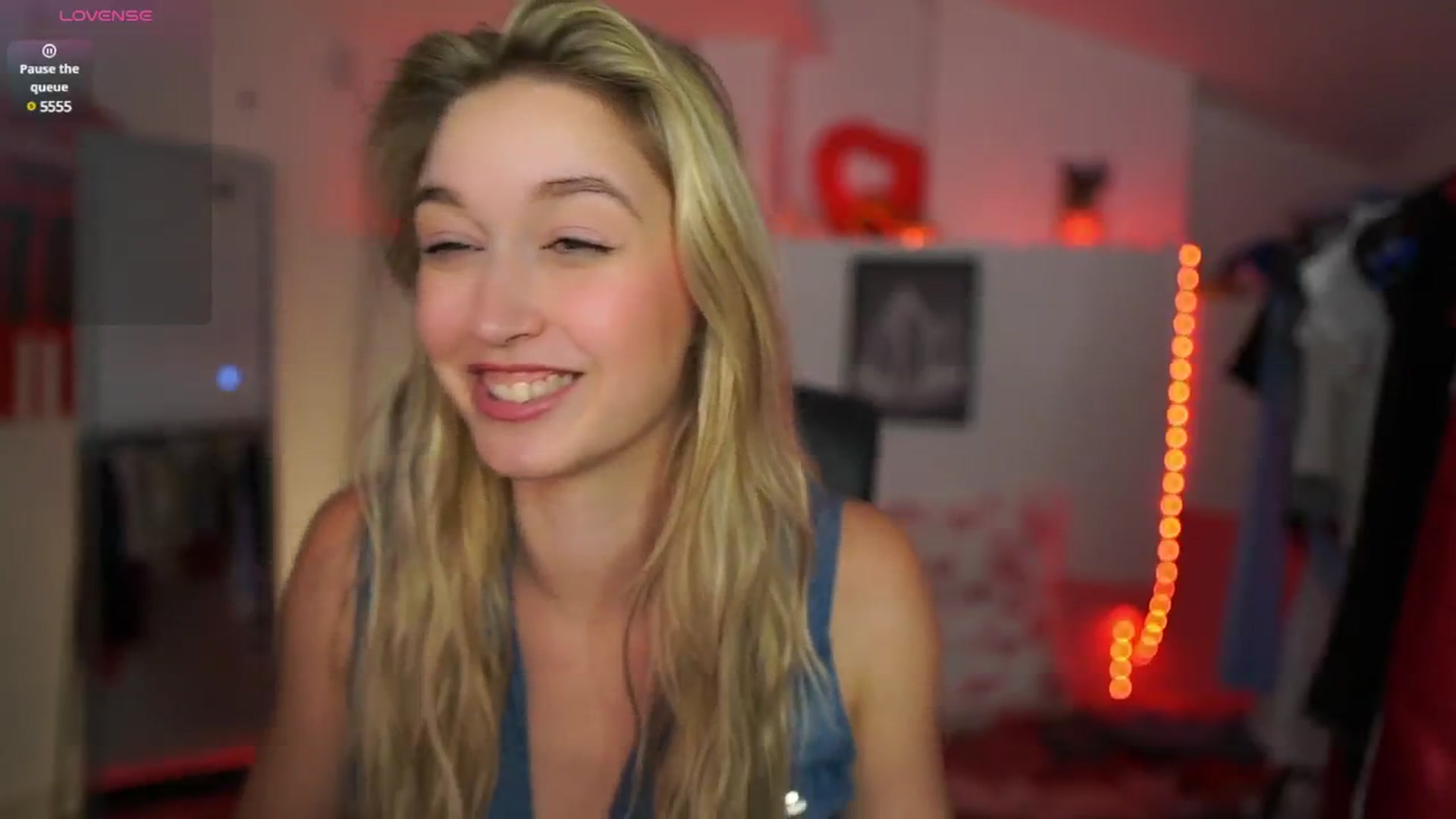 Gallery image thumbnail from Alexis__Texas's myfreecams stream on, 04/26/2025, 17:52 image 13 of 20