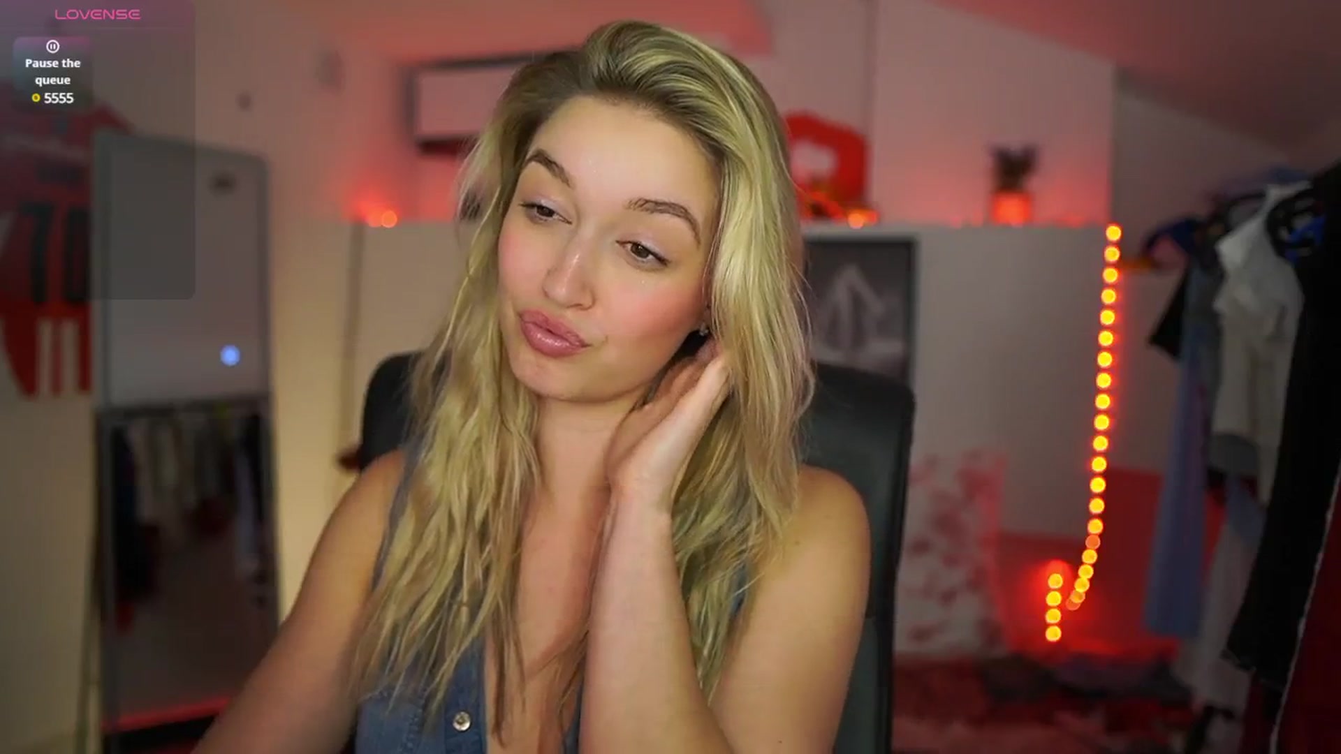 Gallery image thumbnail from Alexis__Texas's myfreecams stream on, 04/26/2025, 17:52 image 2 of 20