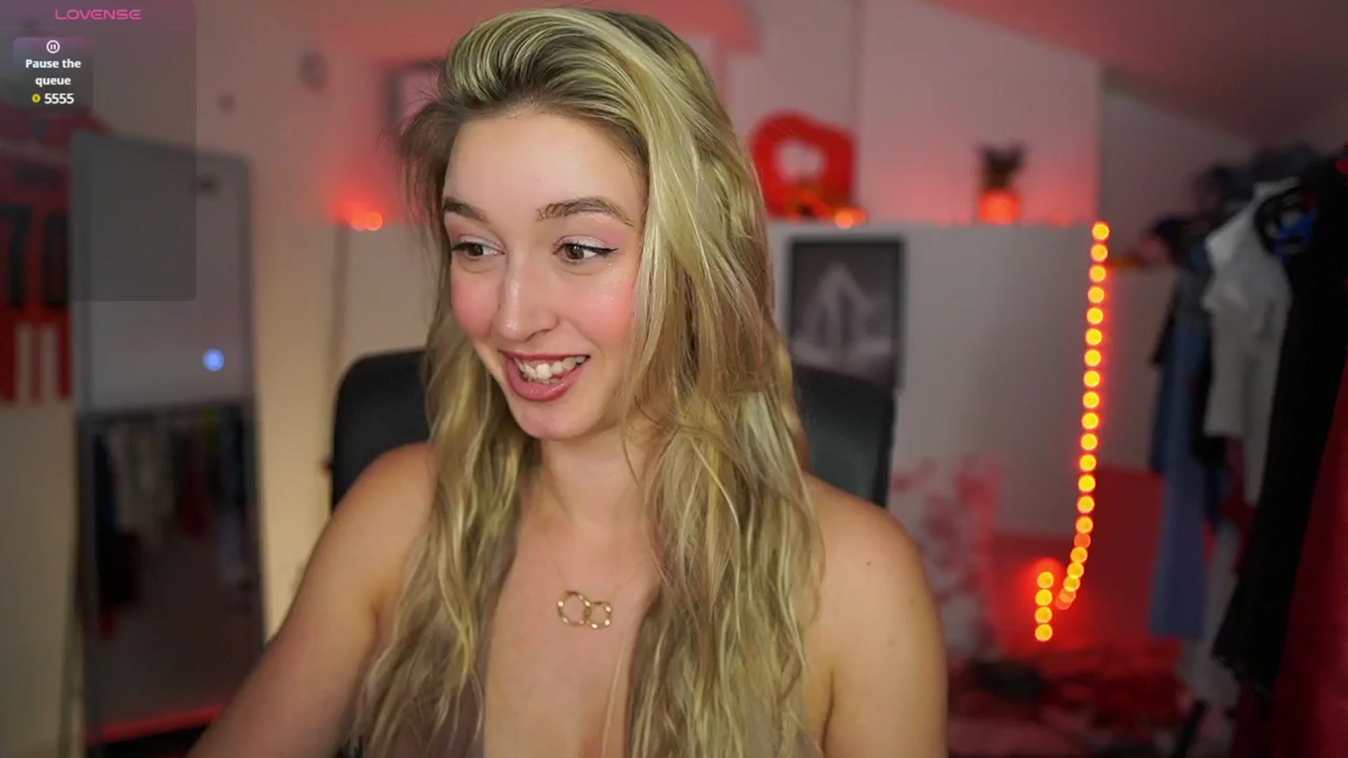 Gallery image thumbnail from Alexis__Texas's myfreecams stream on, 04/27/2025, 18:44 image 2 of 20