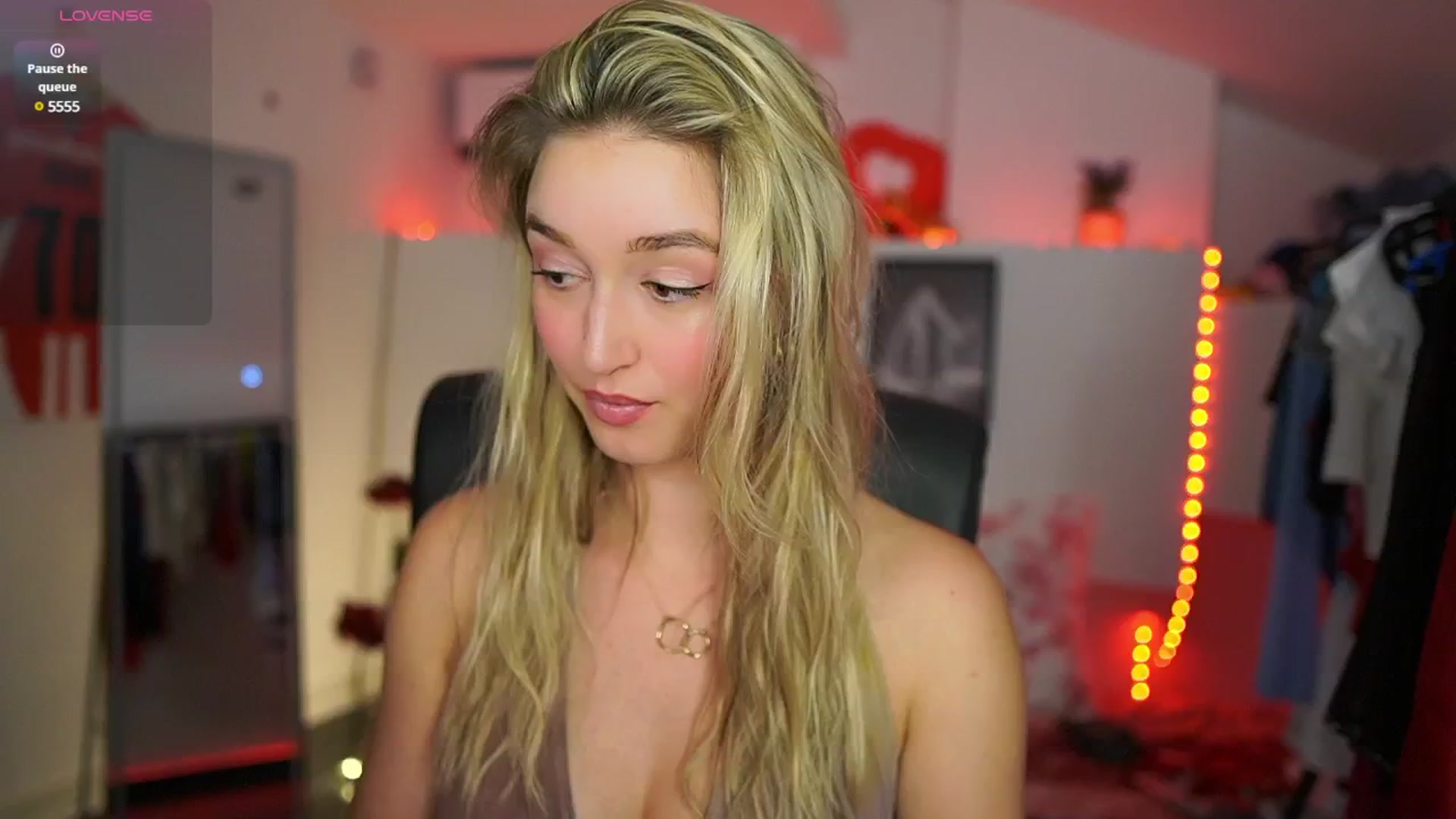 Gallery image thumbnail from Alexis__Texas's myfreecams stream on, 04/27/2025, 18:44 image 14 of 20
