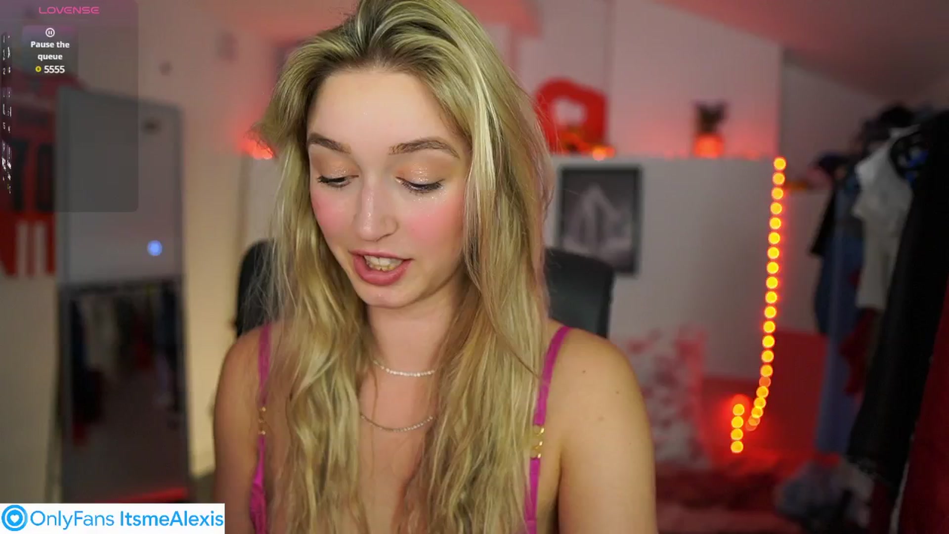 Gallery image thumbnail from Alexis__Texas's myfreecams stream on, 04/29/2025, 20:11 image 17 of 20