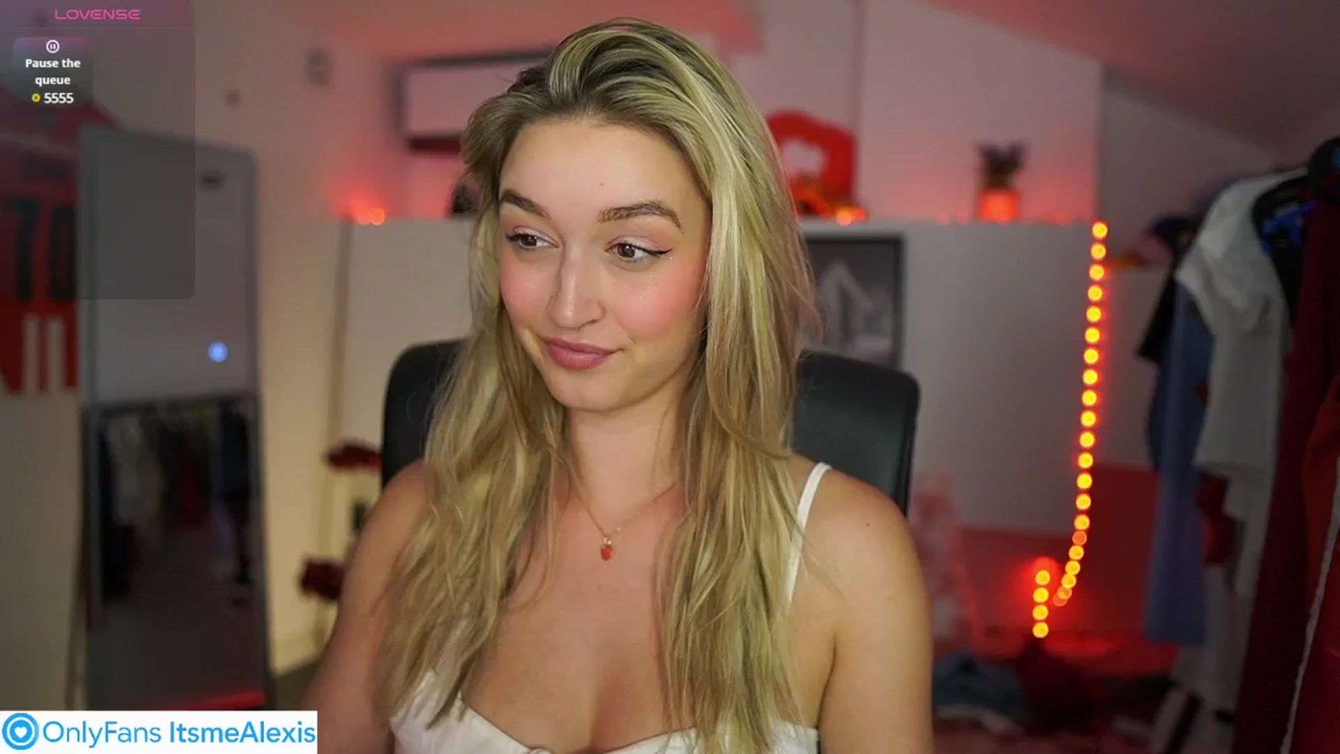 Gallery image thumbnail from Alexis__Texas's myfreecams stream on, 05/02/2025, 19:36 image 10 of 20