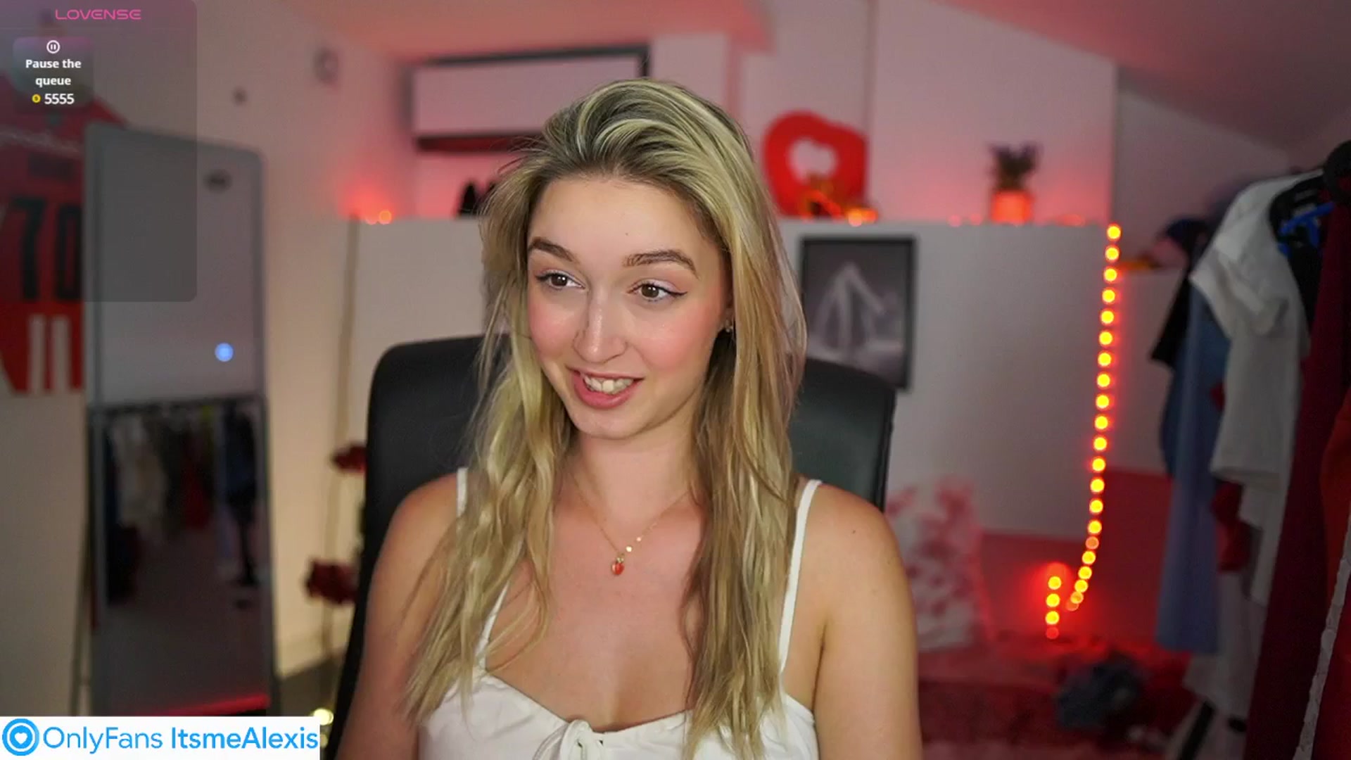 Gallery image thumbnail from Alexis__Texas's myfreecams stream on, 05/02/2025, 21:07 image 2 of 20