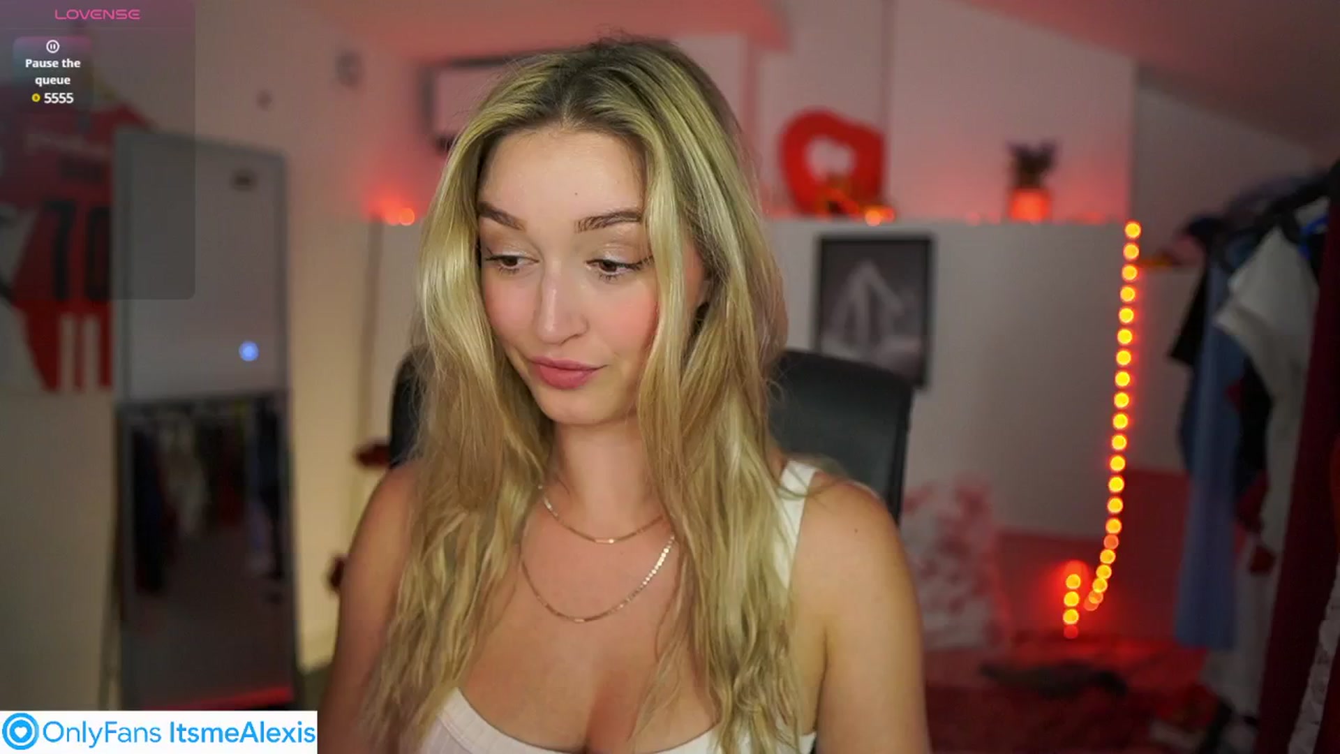 Gallery image thumbnail from Alexis__Texas's myfreecams stream on, 05/03/2025, 20:34 image 2 of 20