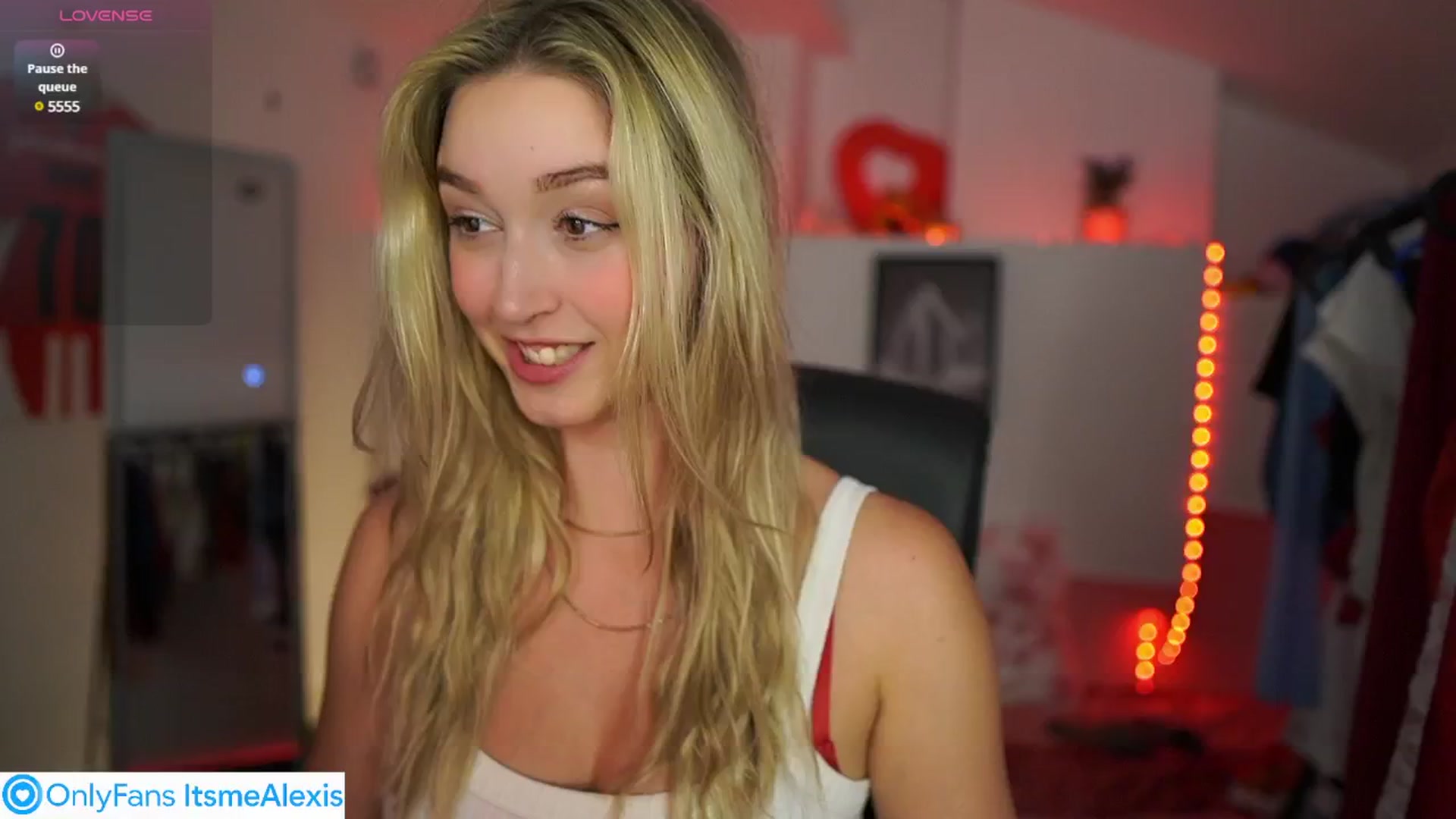 Gallery image thumbnail from Alexis__Texas's myfreecams stream on, 05/03/2025, 20:34 image 10 of 20
