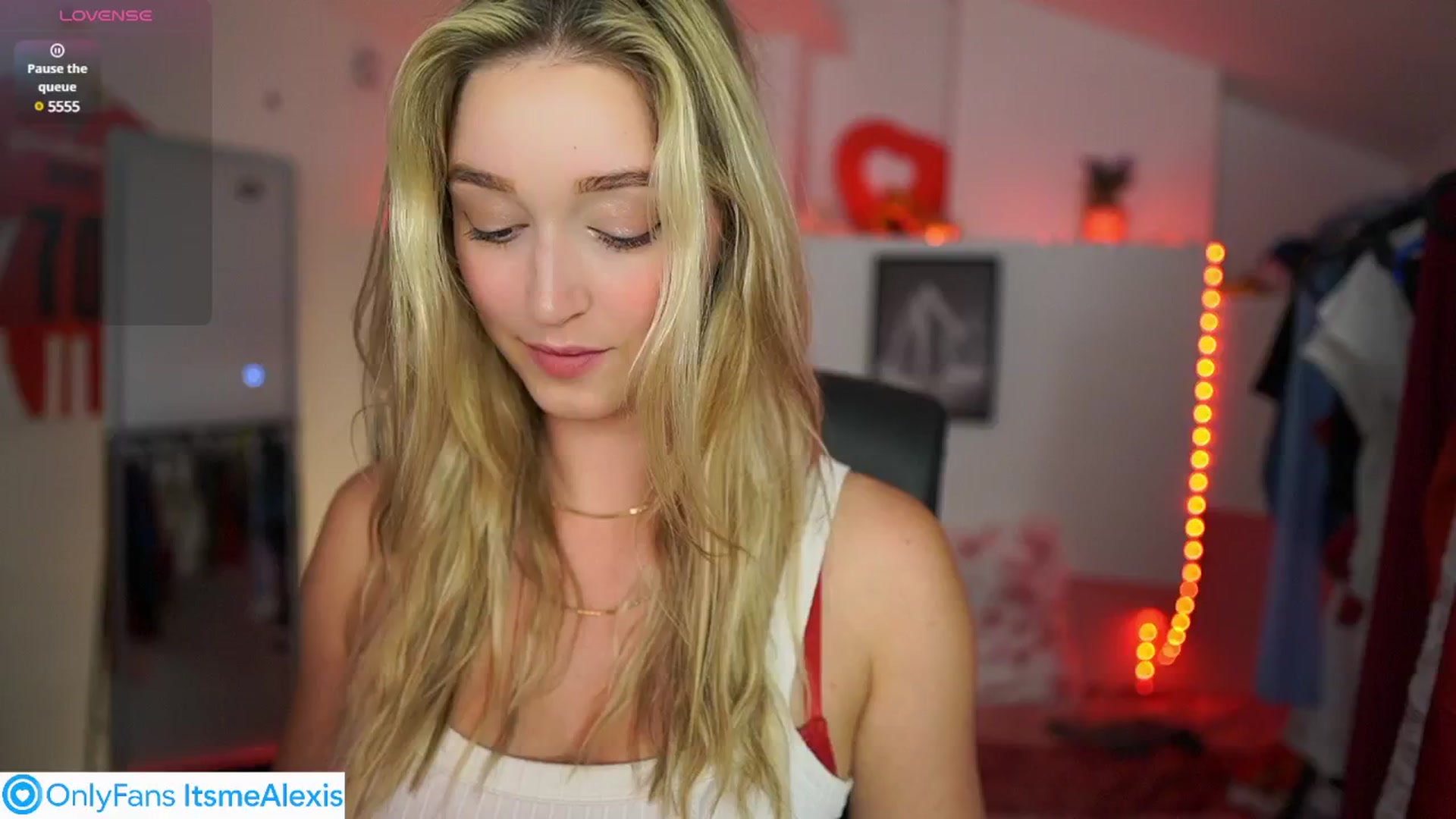 Gallery image thumbnail from Alexis__Texas's myfreecams stream on, 05/03/2025, 20:34 image 7 of 20
