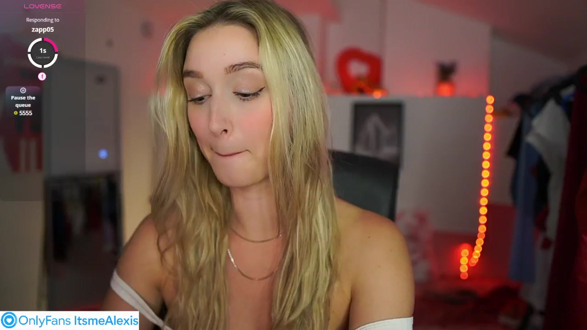 Gallery image thumbnail from Alexis__Texas's myfreecams stream on, 05/03/2025, 22:06 image 5 of 20