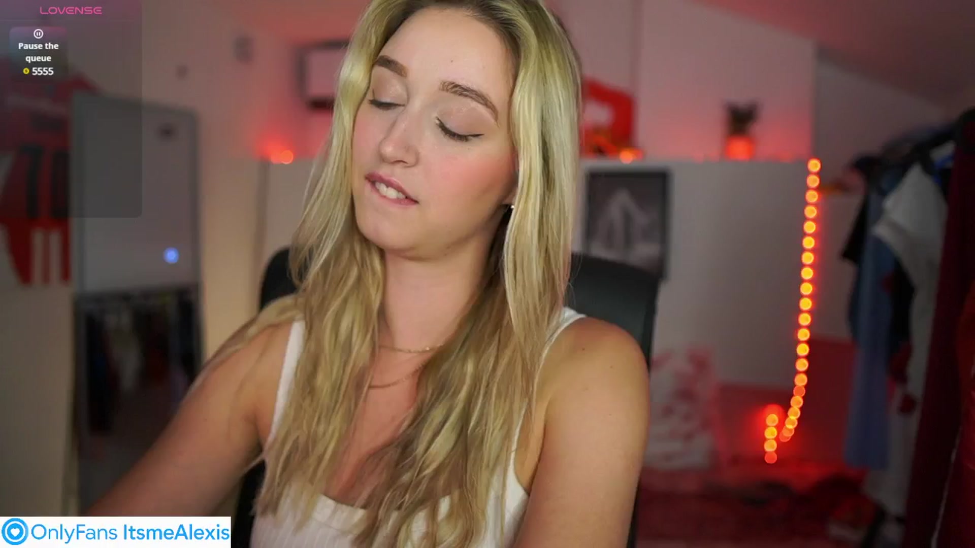 Gallery image thumbnail from Alexis__Texas's myfreecams stream on, 05/03/2025, 22:06 image 12 of 20