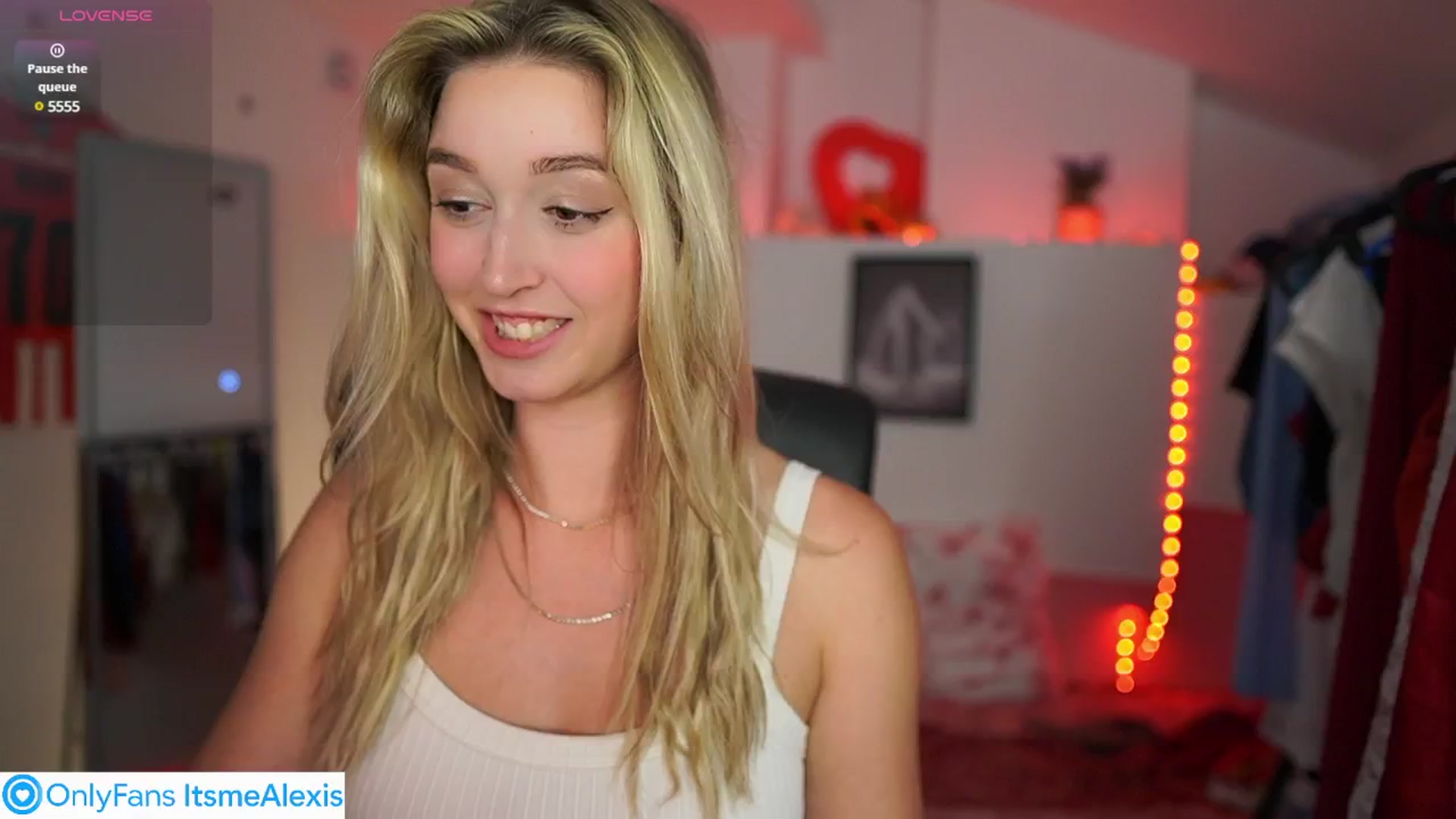 Gallery image thumbnail from Alexis__Texas's myfreecams stream on, 05/03/2025, 22:06 image 18 of 20