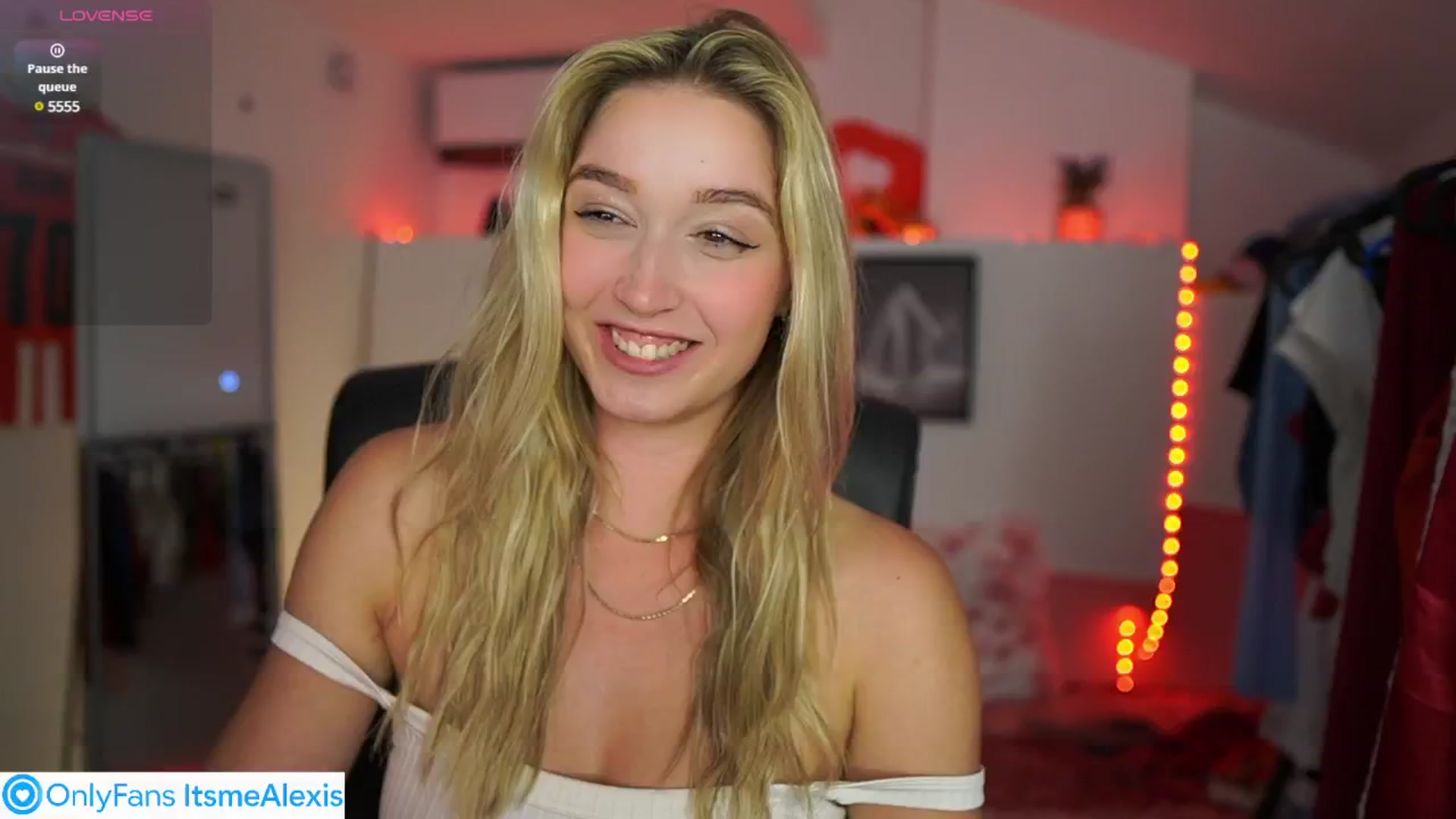 Gallery image thumbnail from Alexis__Texas's myfreecams stream on, 05/03/2025, 22:06 image 15 of 20