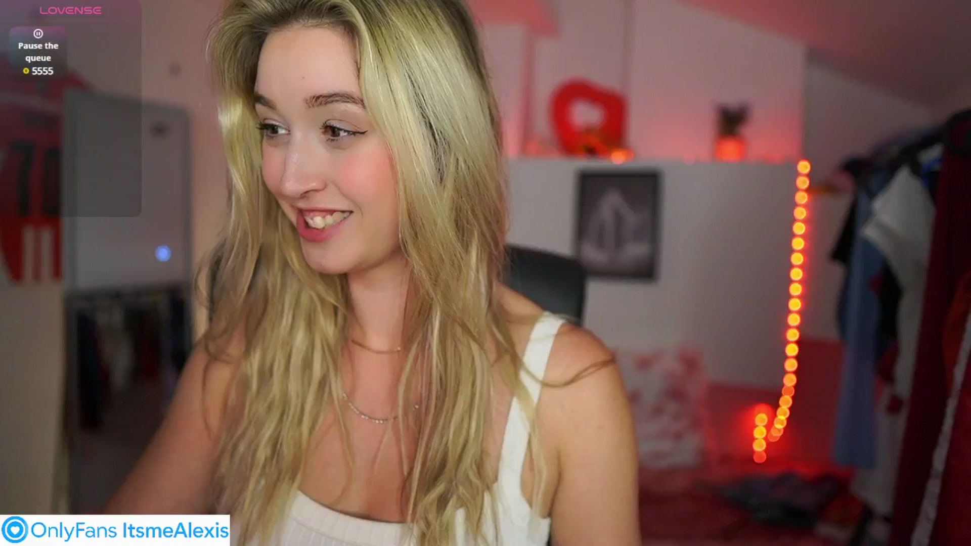 Gallery image thumbnail from Alexis__Texas's myfreecams stream on, 05/03/2025, 23:06 image 7 of 20