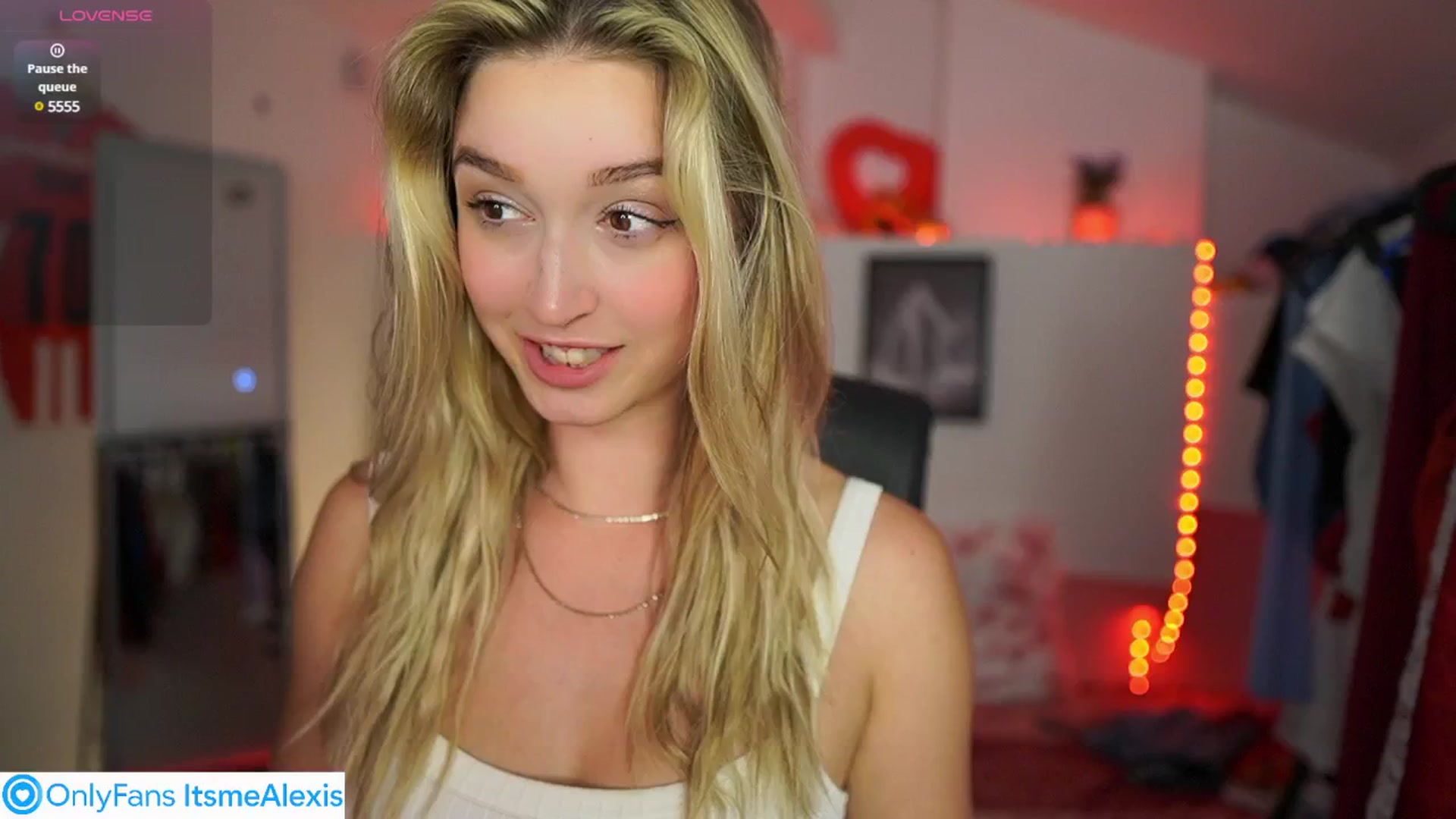 Gallery image thumbnail from Alexis__Texas's myfreecams stream on, 05/03/2025, 23:06 image 13 of 20