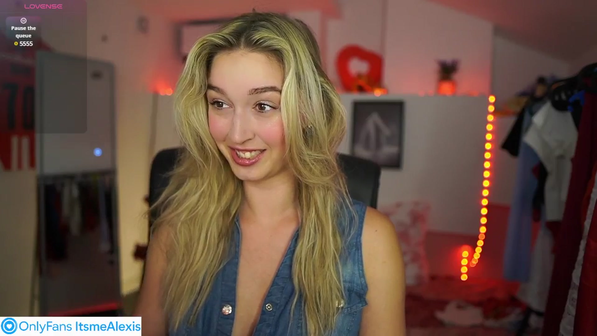 Gallery image thumbnail from Alexis__Texas's myfreecams stream on, 05/06/2025, 18:48 image 15 of 20