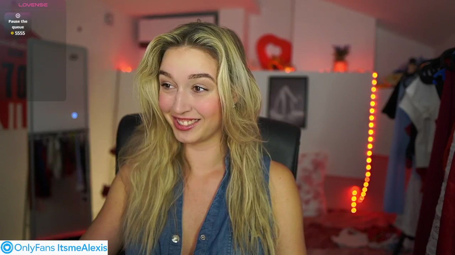 Gallery image thumbnail from Alexis__Texas's myfreecams stream on, 05/06/2025, 18:48 image 2 of 20