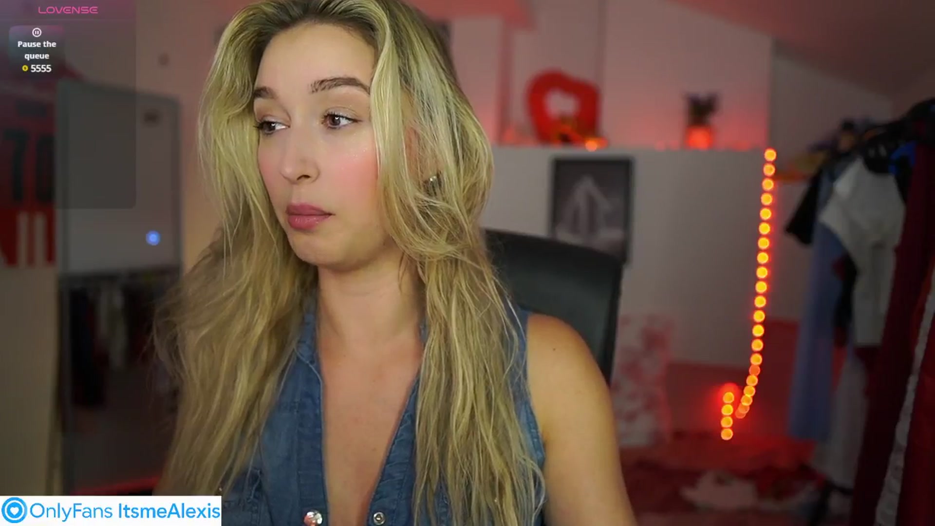 Gallery image thumbnail from Alexis__Texas's myfreecams stream on, 05/06/2025, 18:48 image 7 of 20