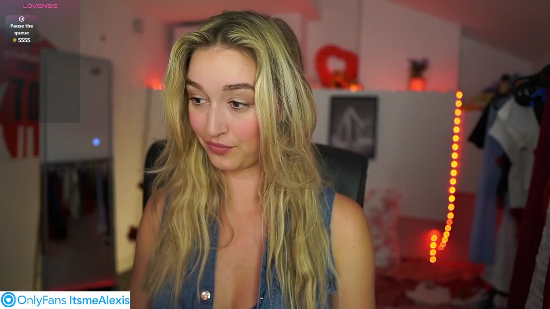 Gallery image thumbnail from Alexis__Texas's myfreecams stream on, 05/06/2025, 20:37 image 11 of 20