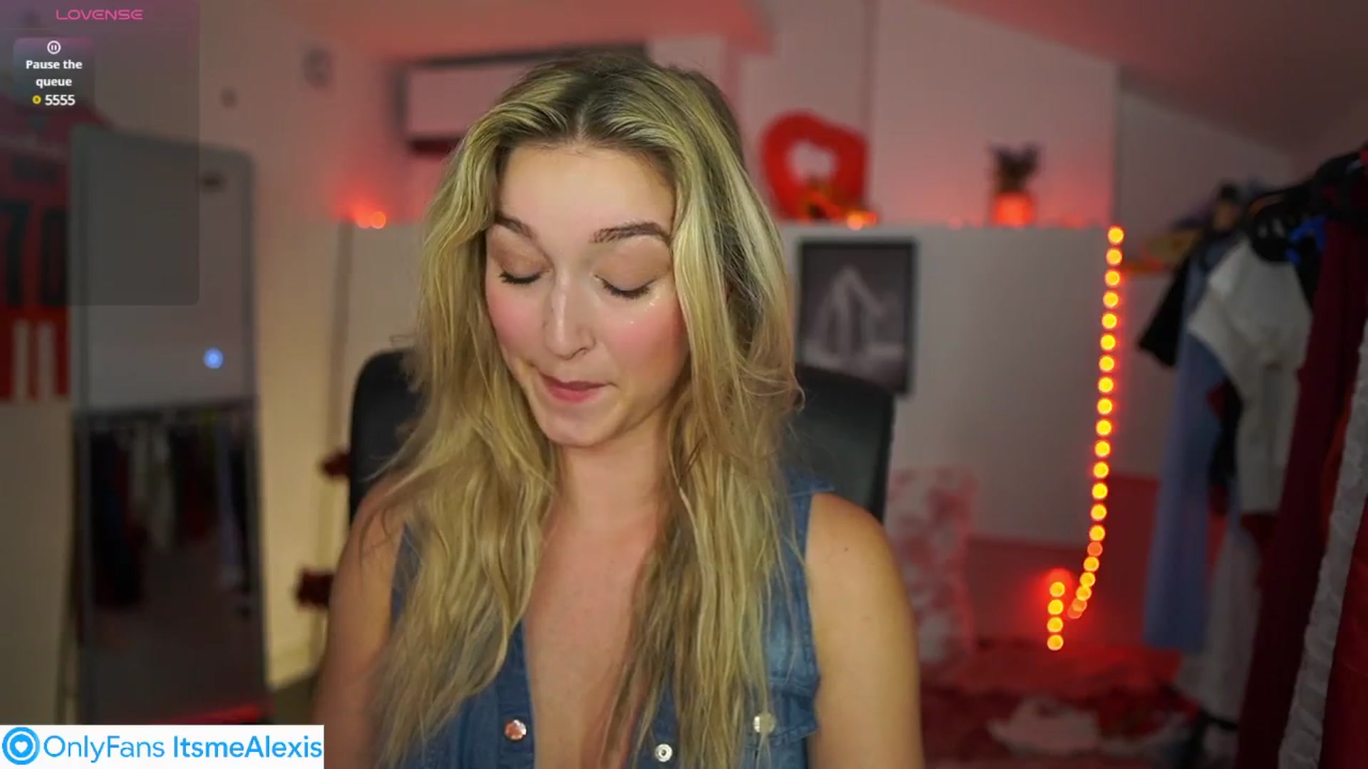 Gallery image thumbnail from Alexis__Texas's myfreecams stream on, 05/06/2025, 20:37 image 16 of 20