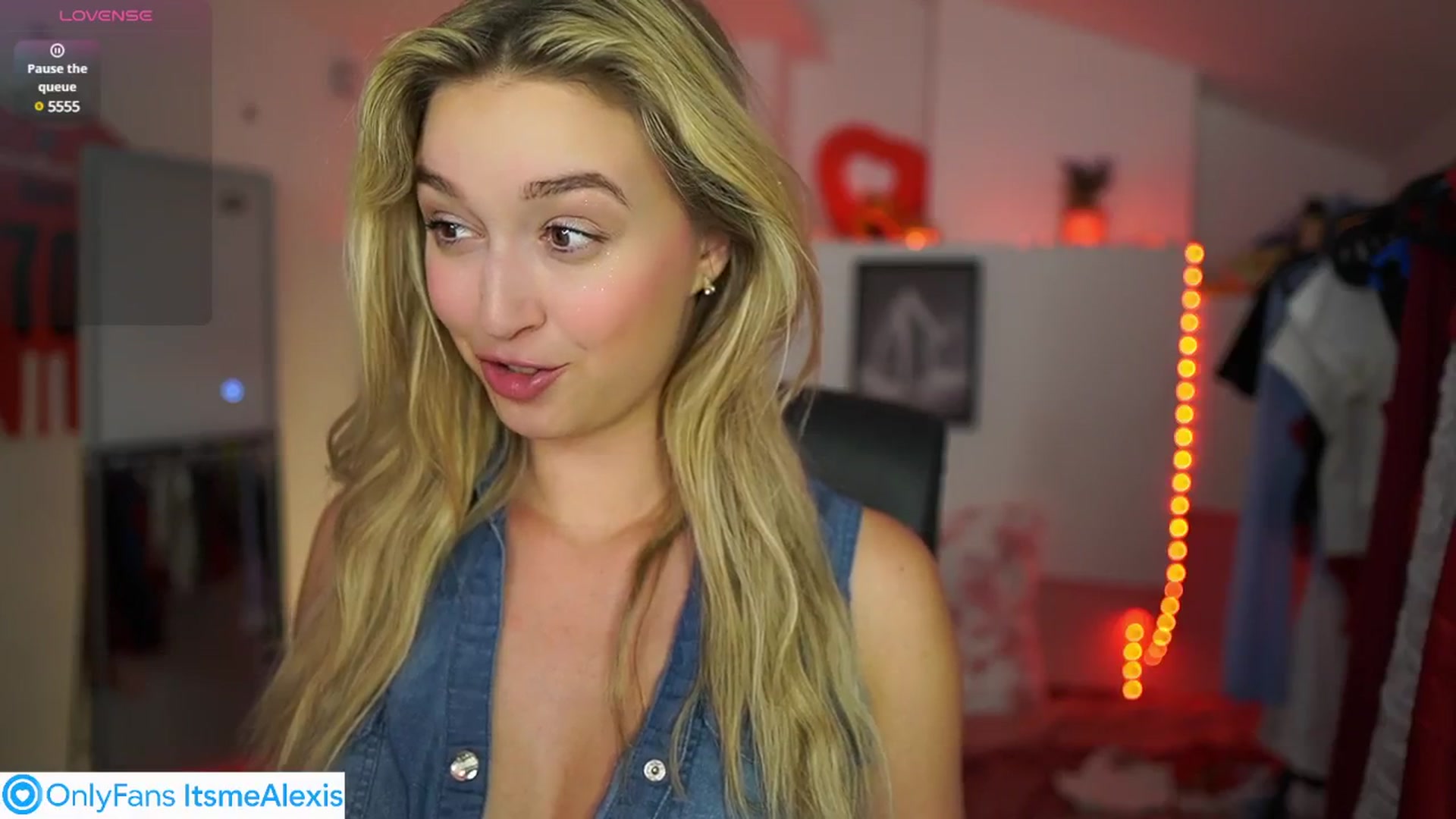 Gallery image thumbnail from Alexis__Texas's myfreecams stream on, 05/06/2025, 22:49 image 6 of 20