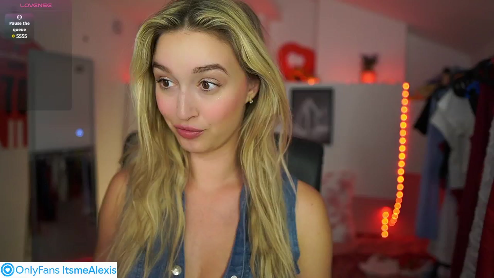 Gallery image thumbnail from Alexis__Texas's myfreecams stream on, 05/06/2025, 22:49 image 1 of 20