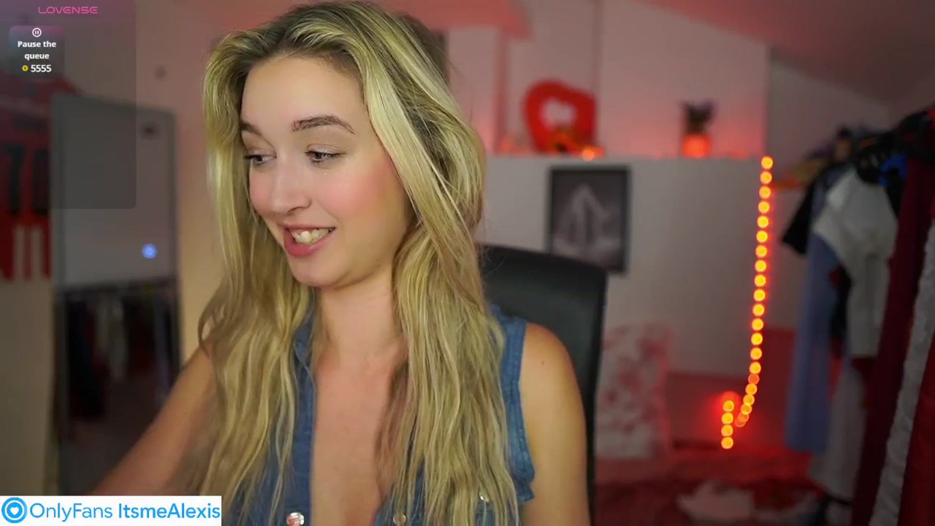 Gallery image thumbnail from Alexis__Texas's myfreecams stream on, 05/06/2025, 22:49 image 7 of 20