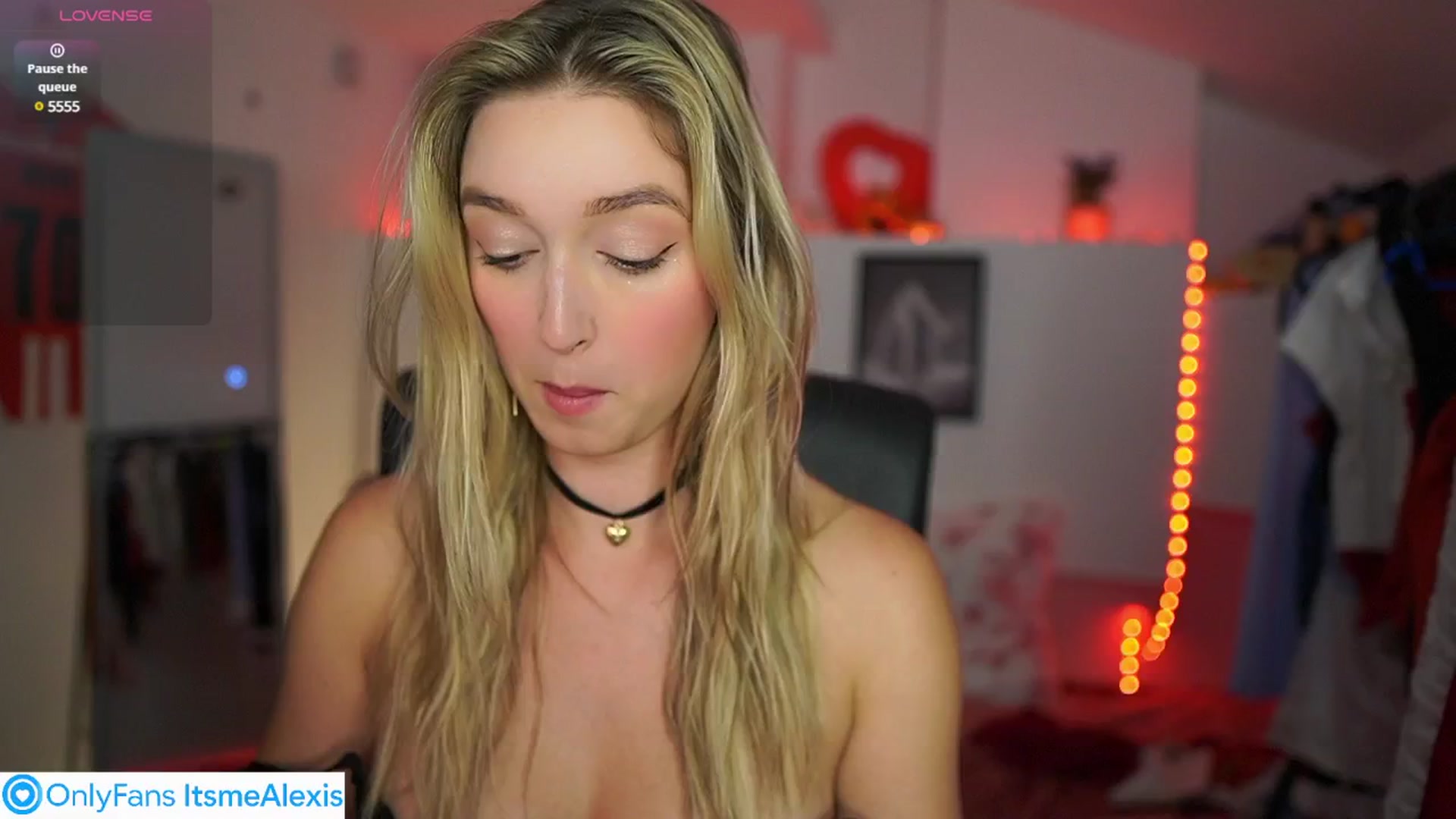 Gallery image thumbnail from Alexis__Texas's myfreecams stream on, 05/09/2025, 22:28 image 15 of 20